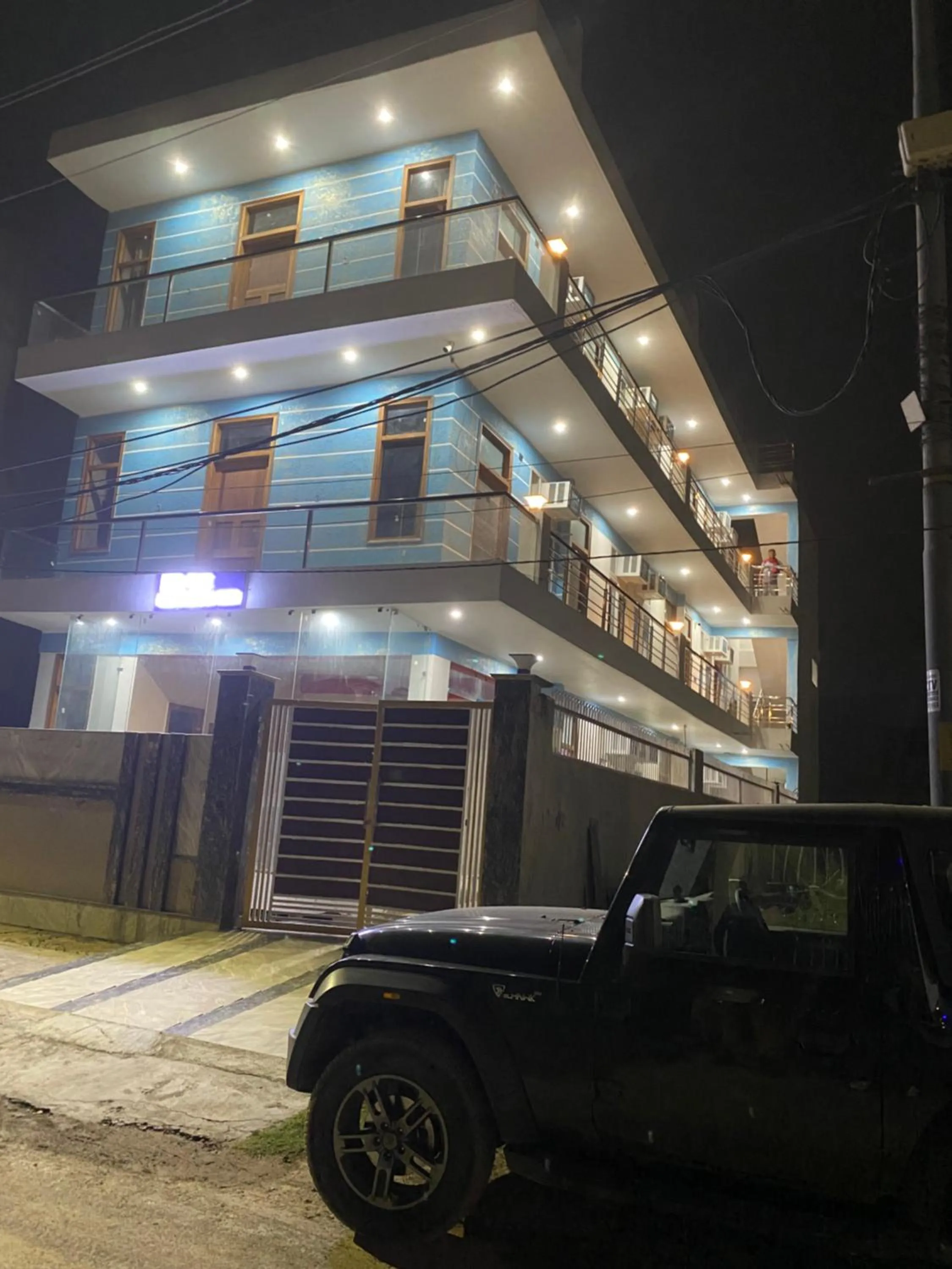 Facade/entrance in The horizon inn