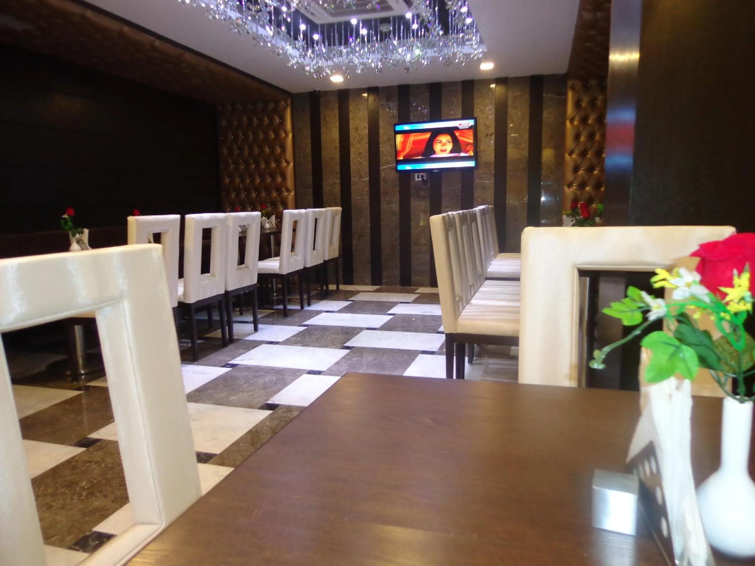 Restaurant/places to eat in Hotel Taj Princess - Boutique Hotel