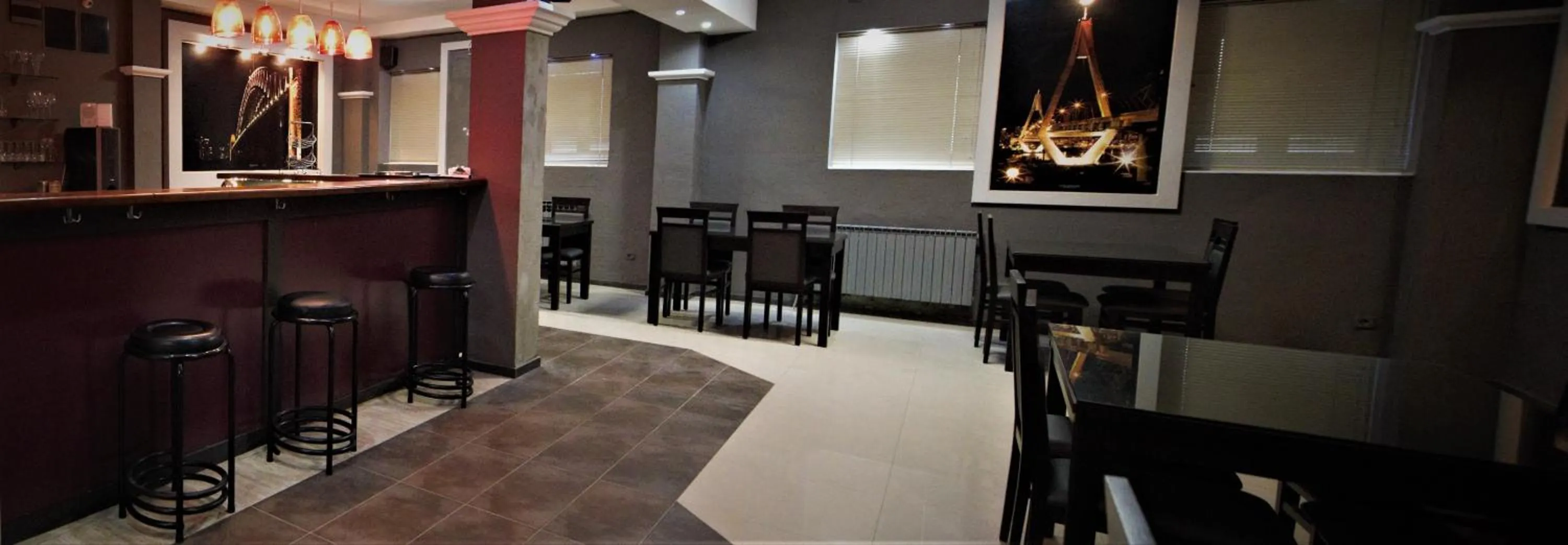 Restaurant/places to eat in Hotel Ambasador