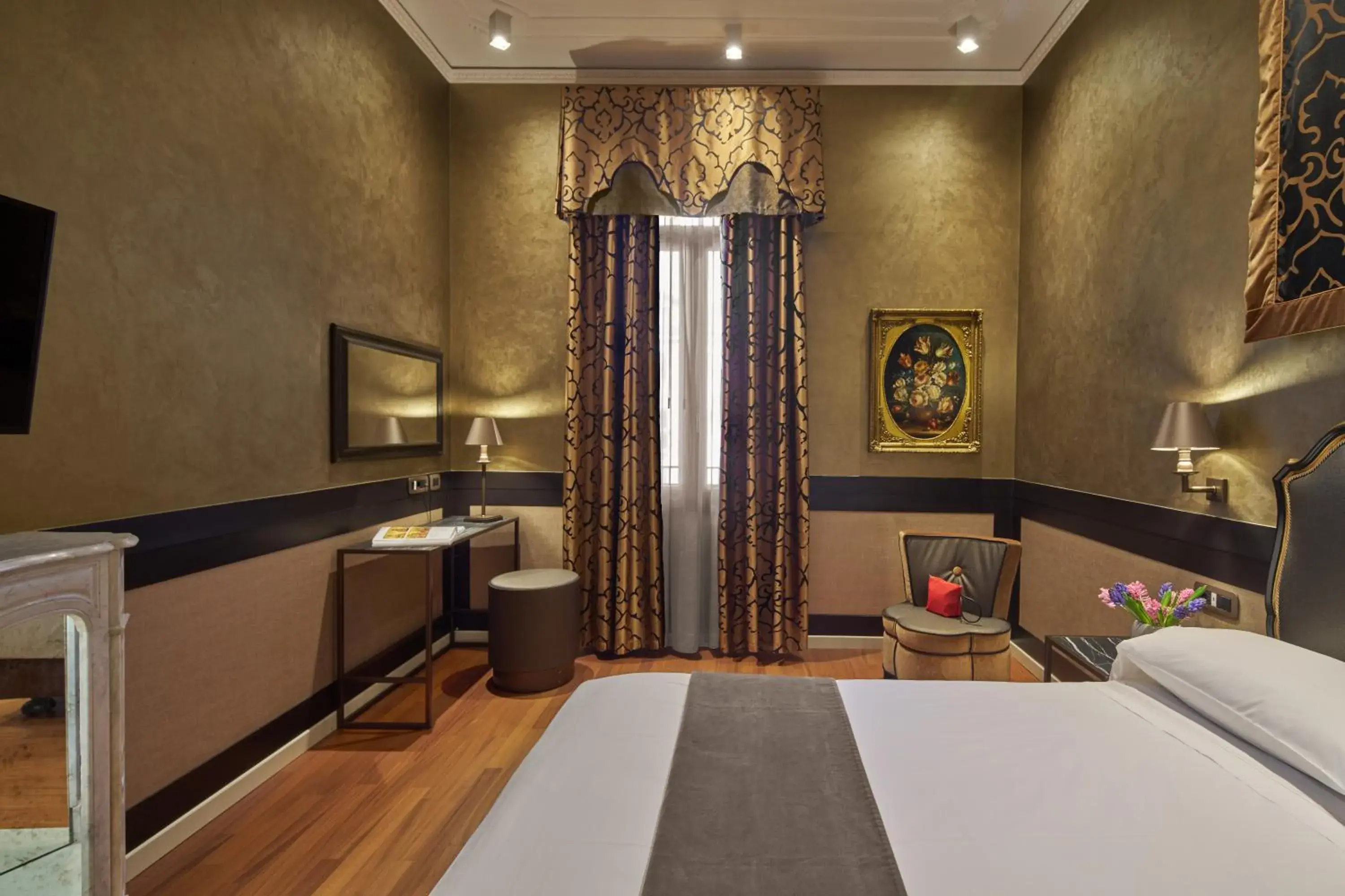 Deluxe Double Room in UNAHOTELS Ala Venezia-Adults 16 Deluxe Double Room in UNAHOTELS Ala Venezia-Adults 16