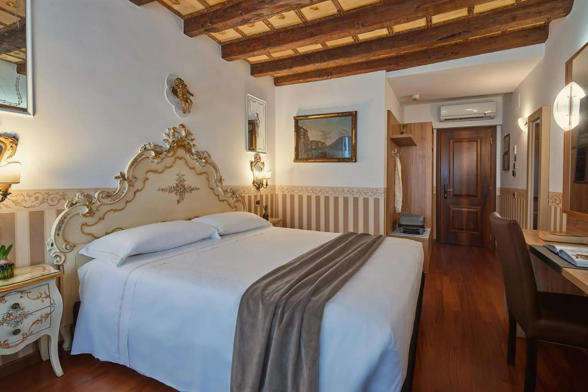 Bed in UNAHOTELS Ala Venezia-Adults 16