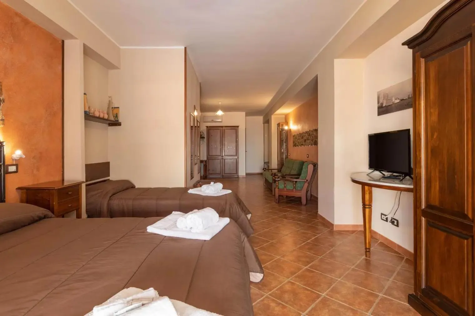 Bed in Sikania Suite