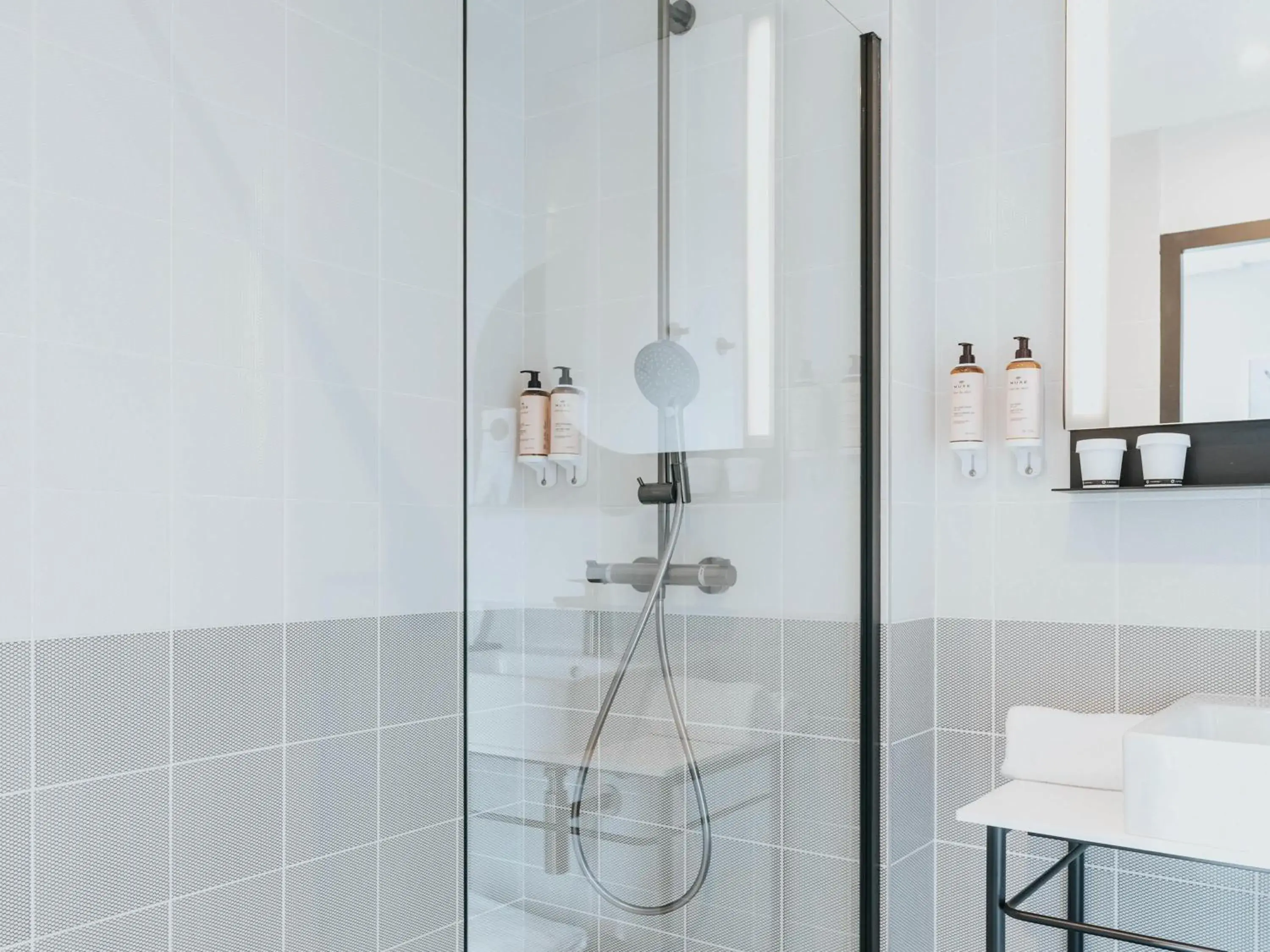 Standard Twin Room in Mercure Brest Centre Port Standard Twin Room in Mercure Brest Centre Port