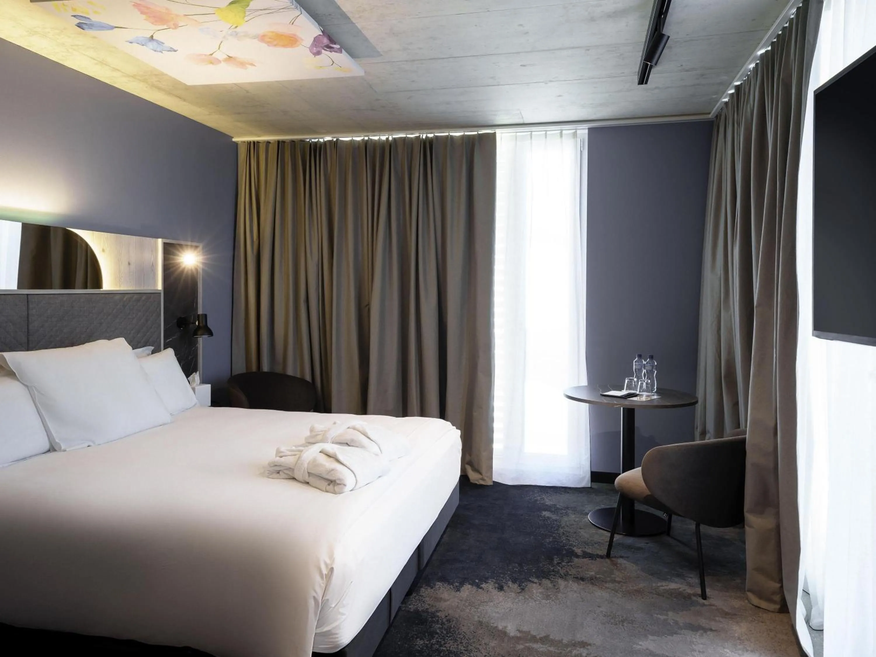 Bedroom, Bed in Mercure Hotel Delémont