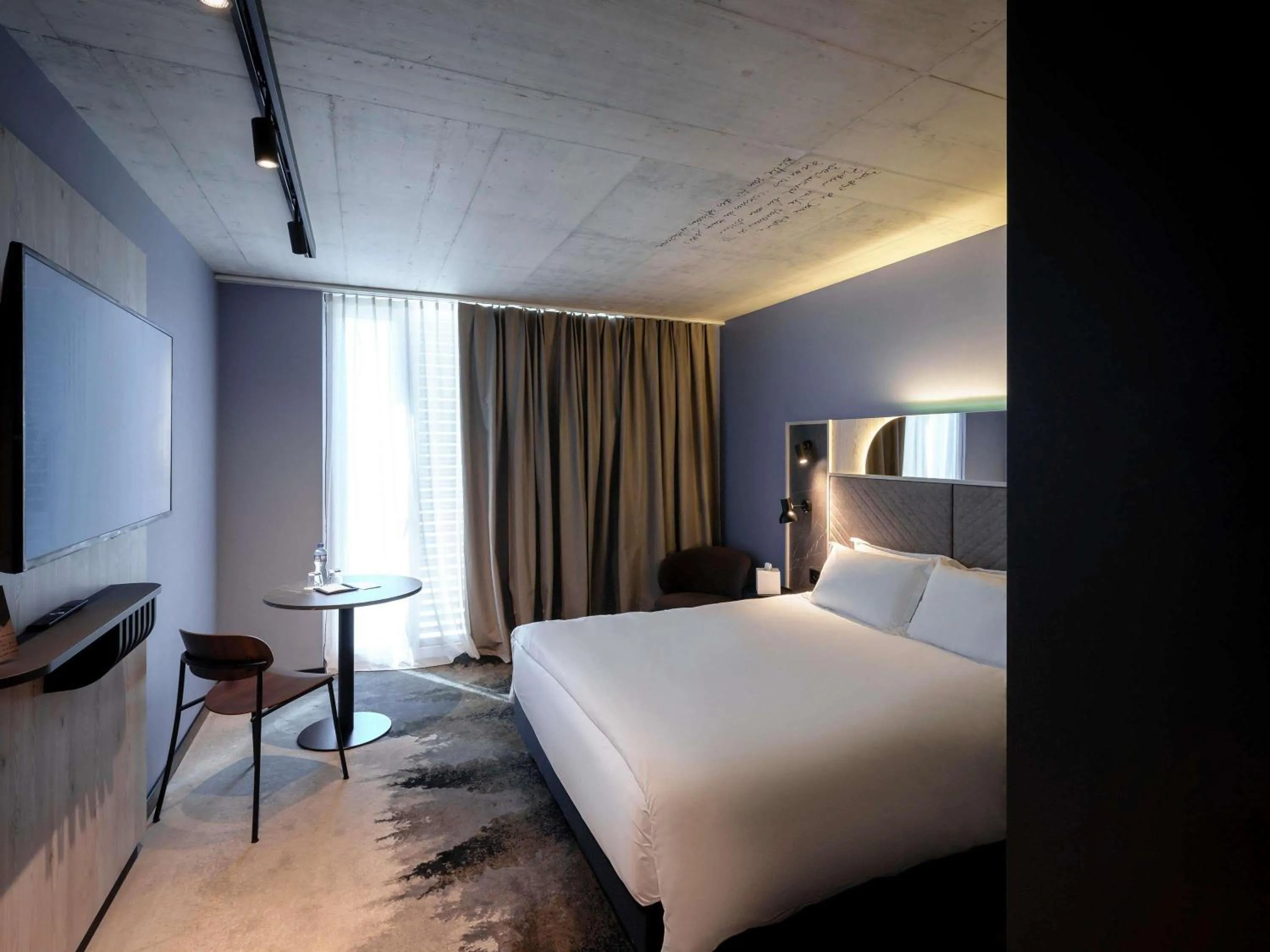 Bedroom, Bed in Mercure Hotel Delémont