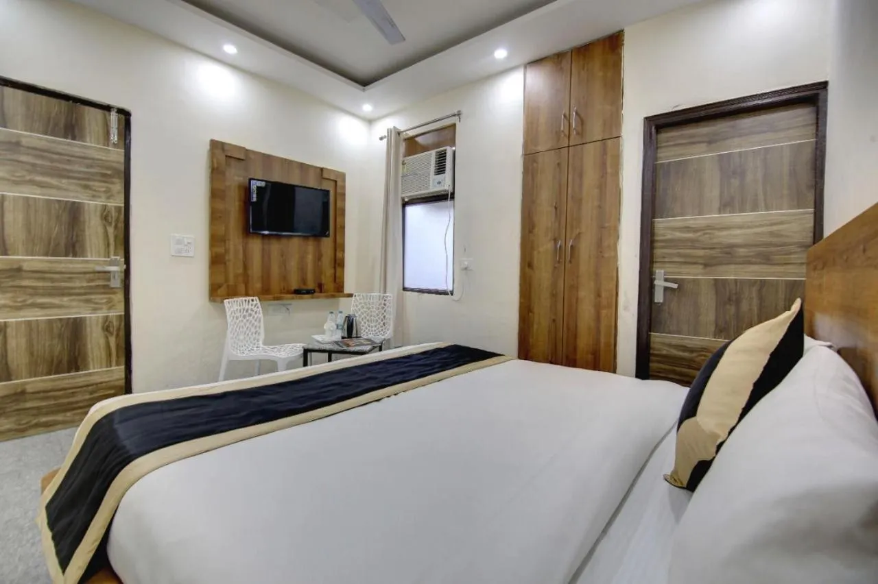 Bedroom in Hotel Premier Noida 135
