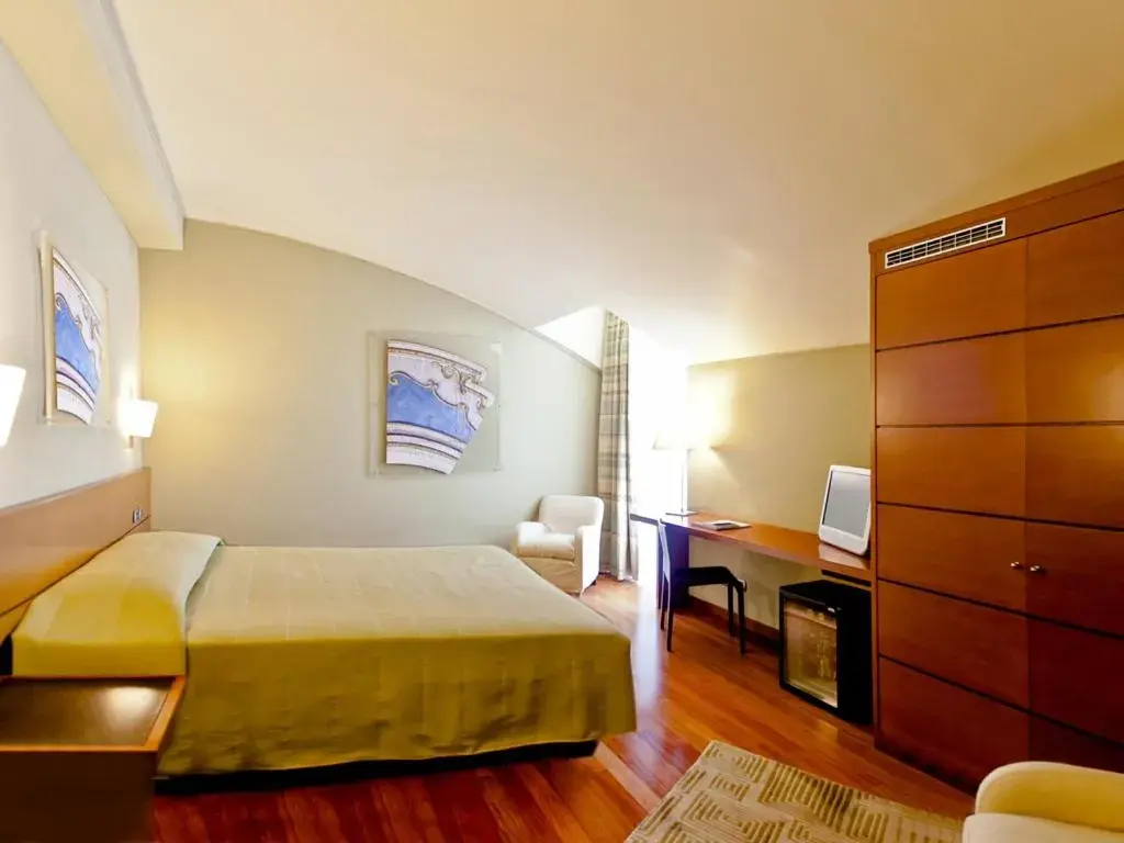 Deluxe Double or Twin Room - single occupancy in B&B HOTEL Imperia Rossini al Teatro Deluxe Double or Twin Room - single occupancy in B&B HOTEL Imperia Rossini al Teatro