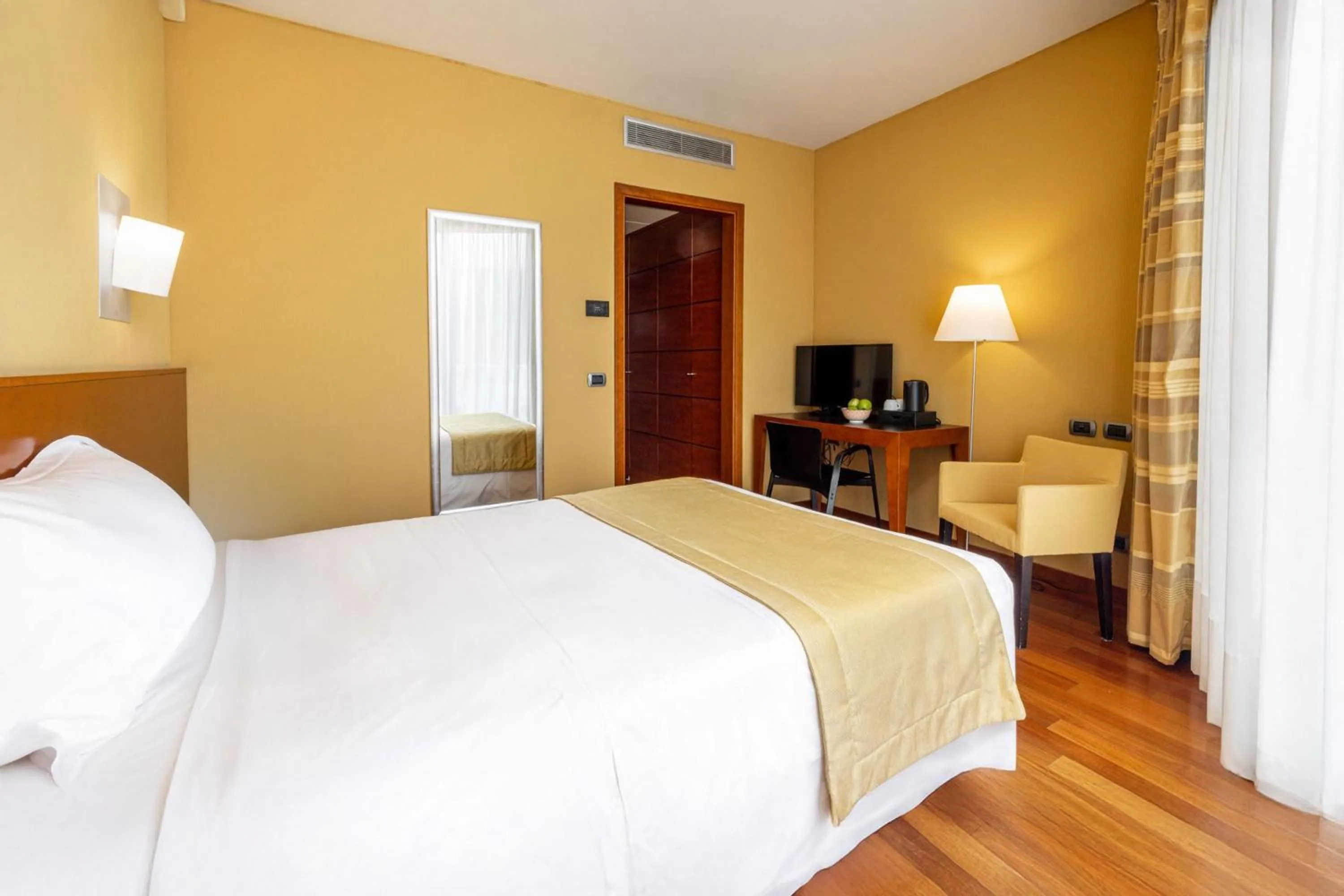 Photo of the whole room, Bed in B&B HOTEL Imperia Rossini al Teatro