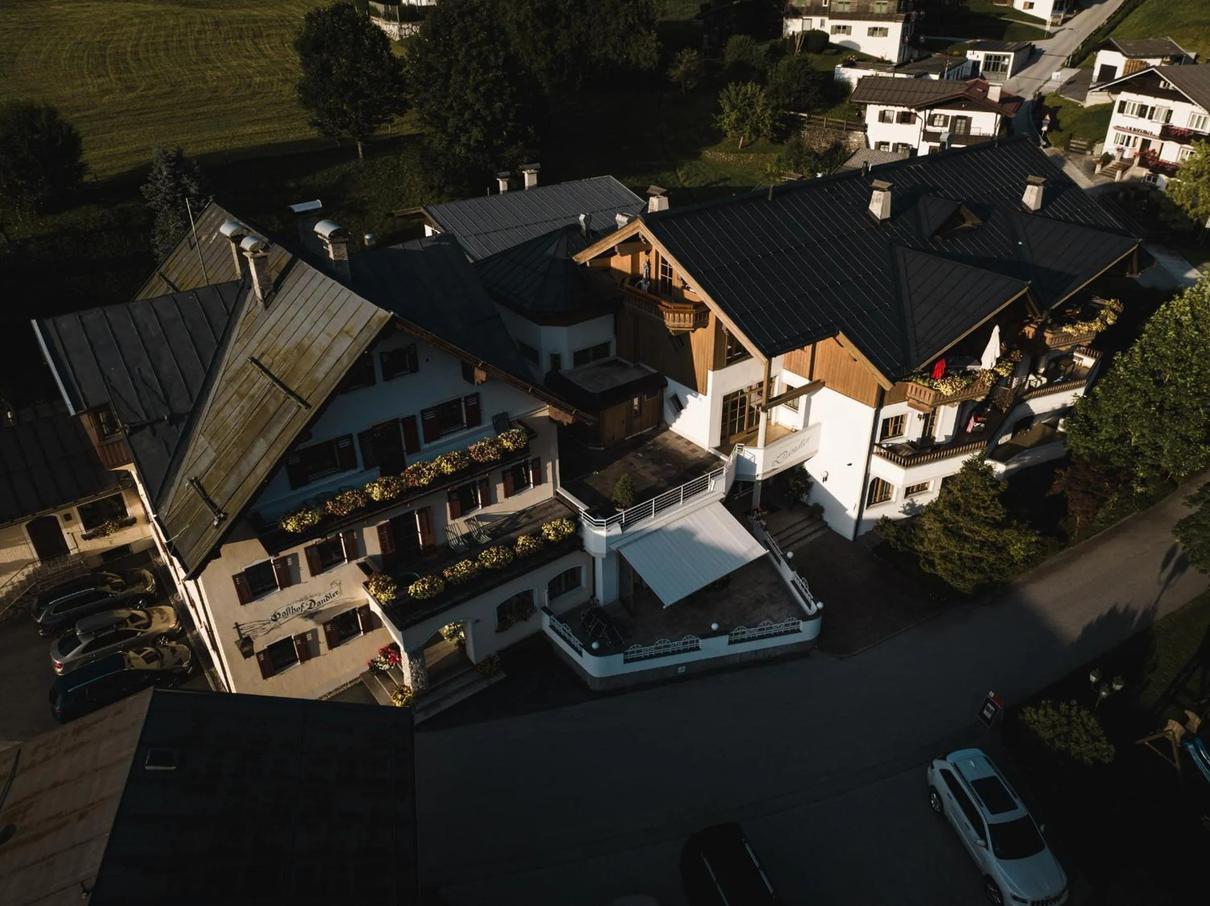 Property building in Dandler - Zimmer und Ferienwohnungen