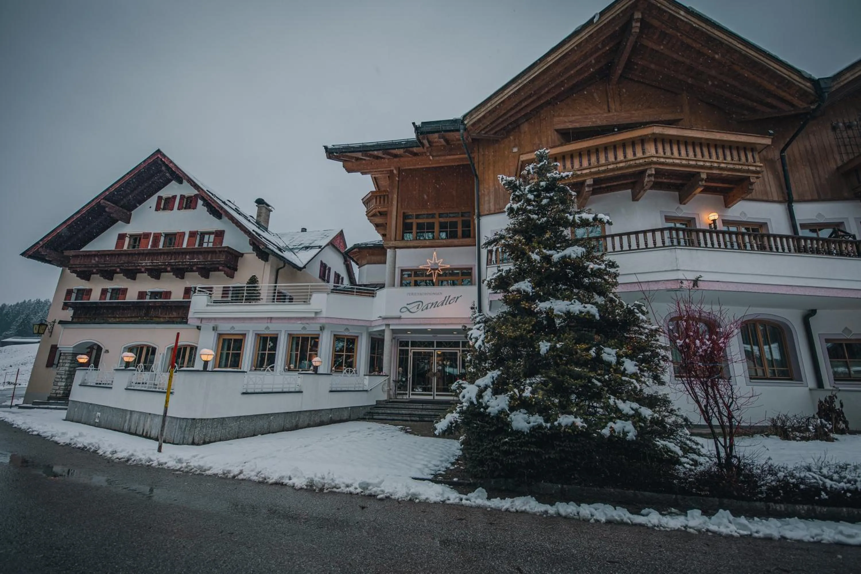 Property building in Dandler - Zimmer und Ferienwohnungen