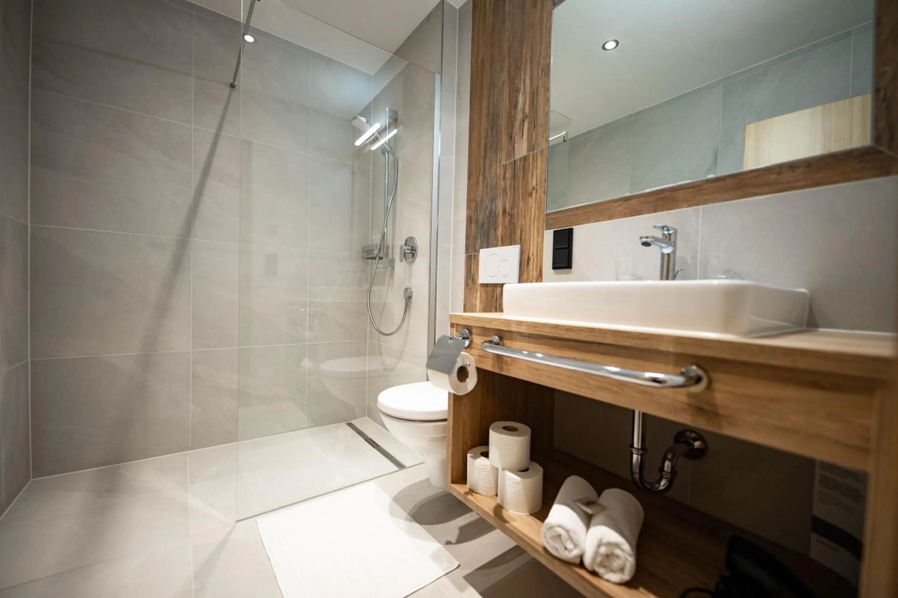 Shower in Dandler - Zimmer und Ferienwohnungen