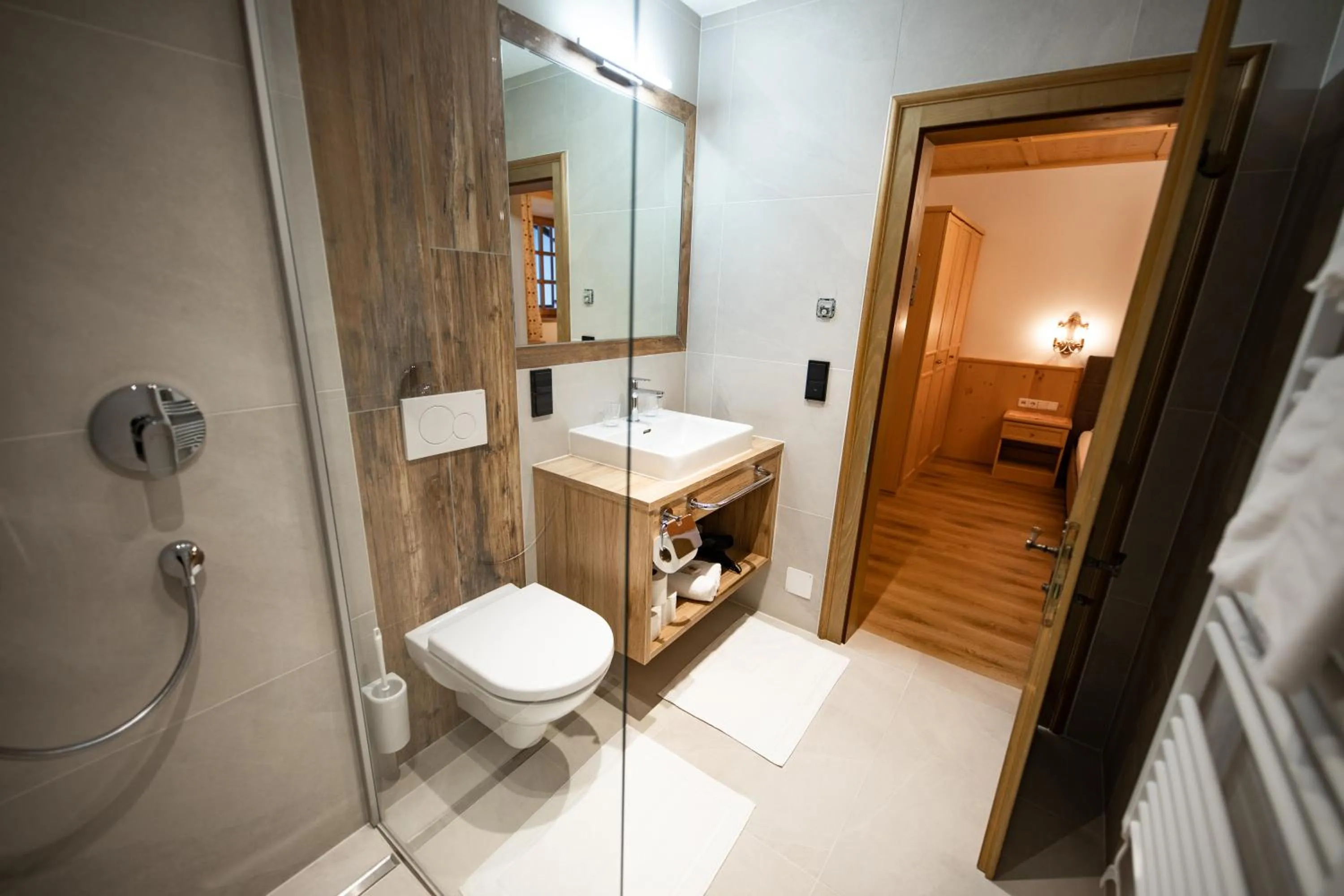 Toilet in Dandler - Zimmer und Ferienwohnungen