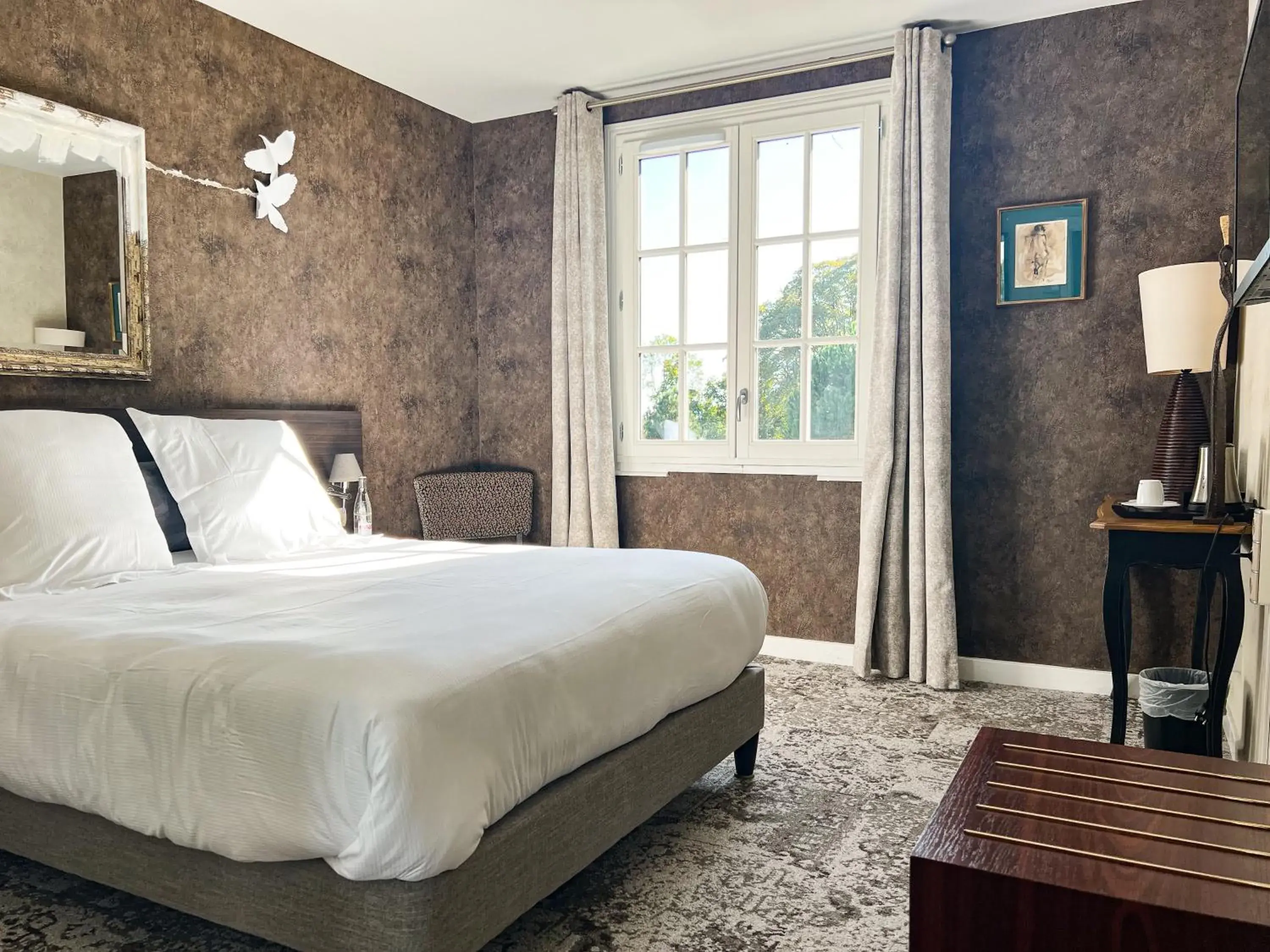 Double Room in Logis Hôtels Château de La Barge Double Room in Logis Hôtels Château de La Barge