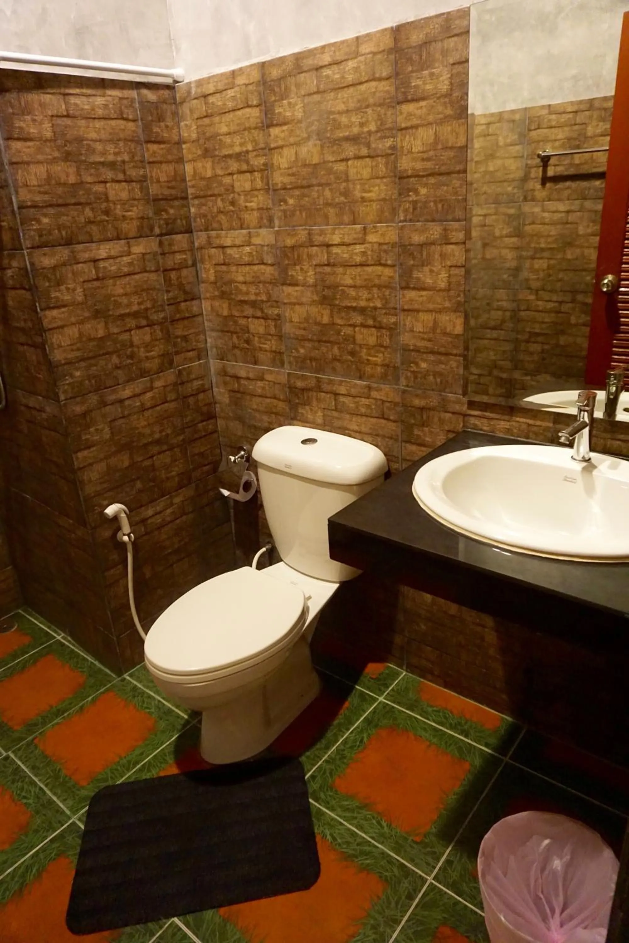 Toilet in Lom La Lanta