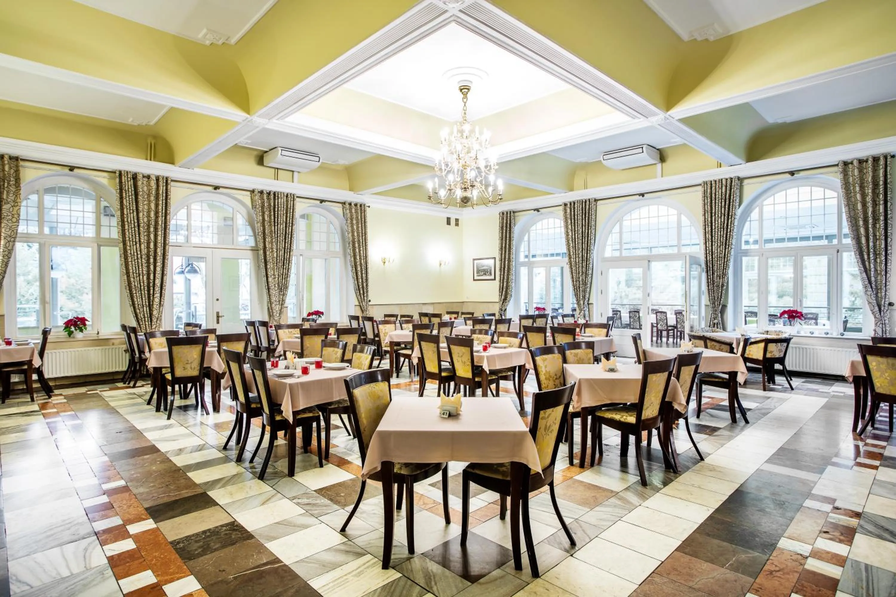 Restaurant/places to eat in Wielka Pieniawa