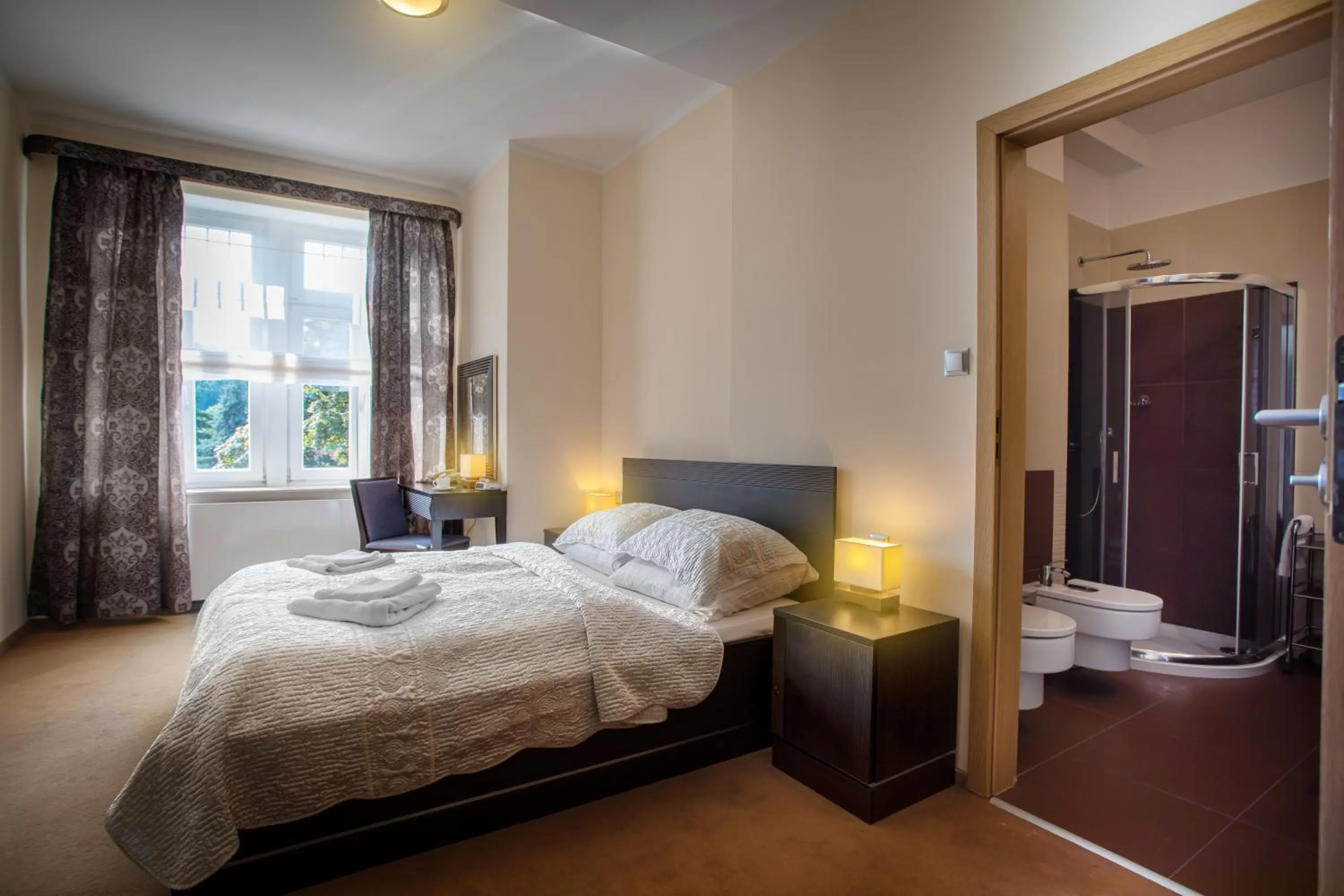 Bedroom, Bed in Wielka Pieniawa