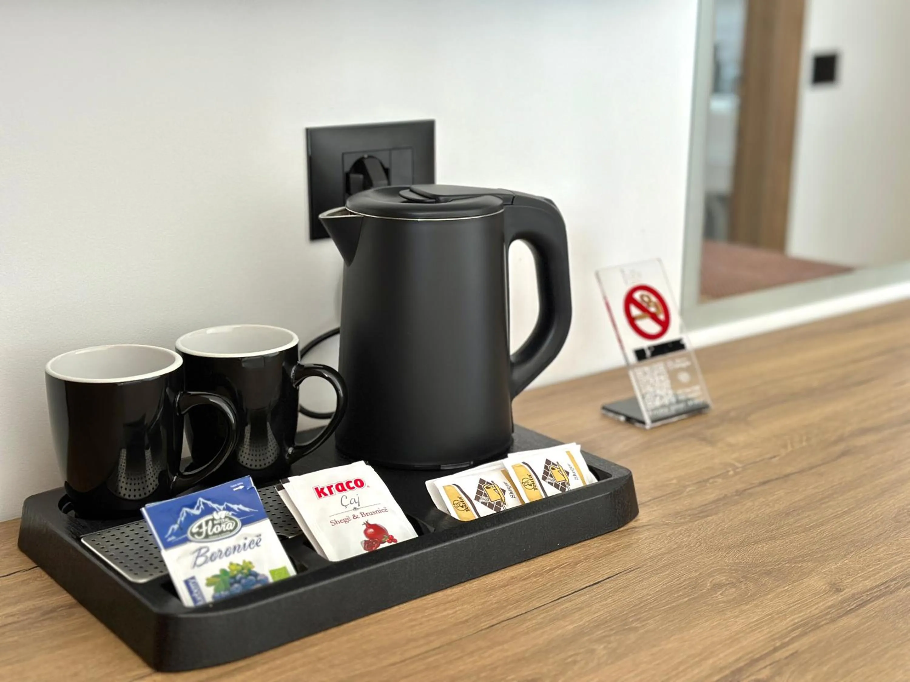 Coffee/tea facilities in Keos Hotel