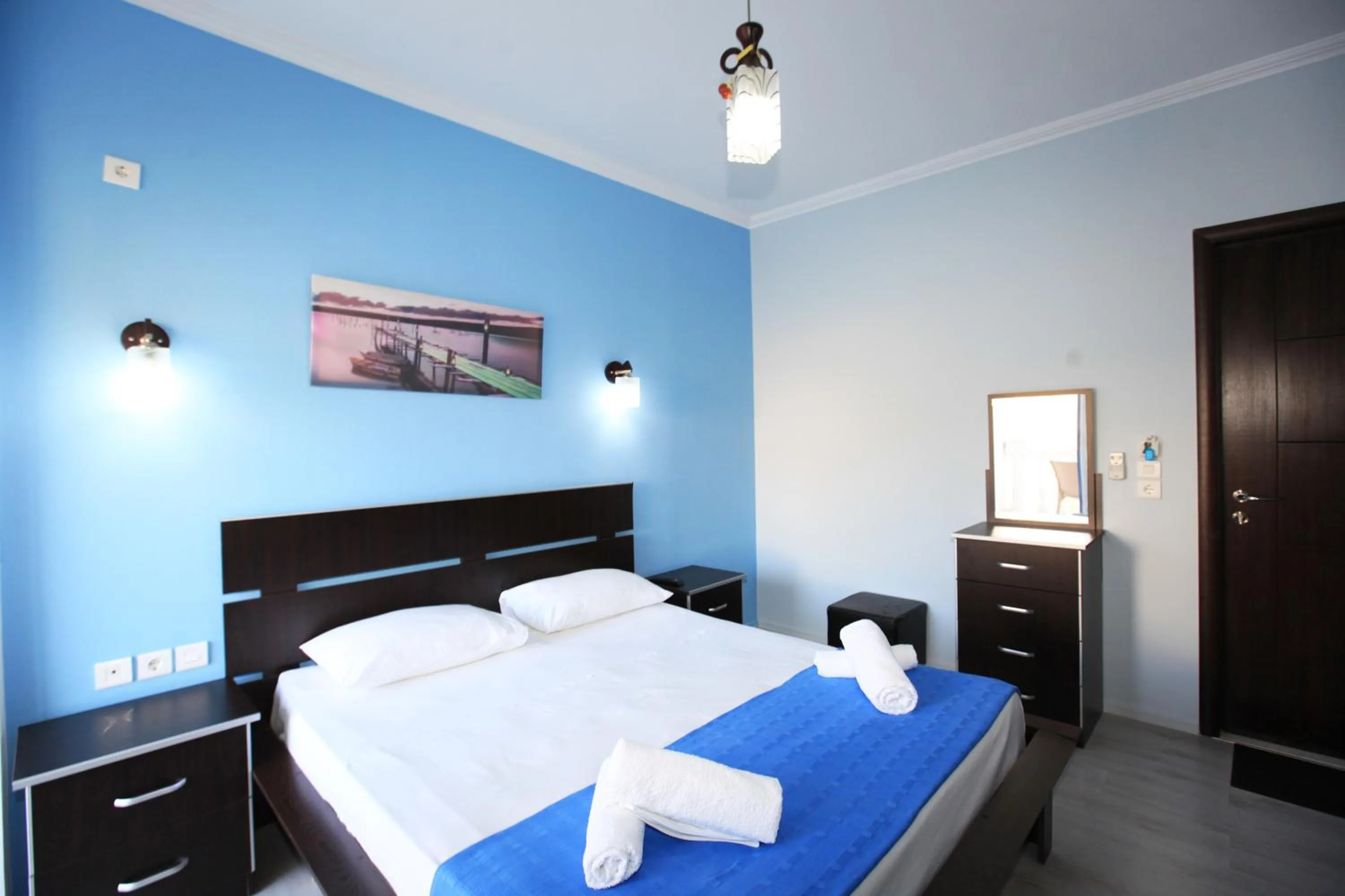 Photo of the whole room, Bed in Keos Hotel