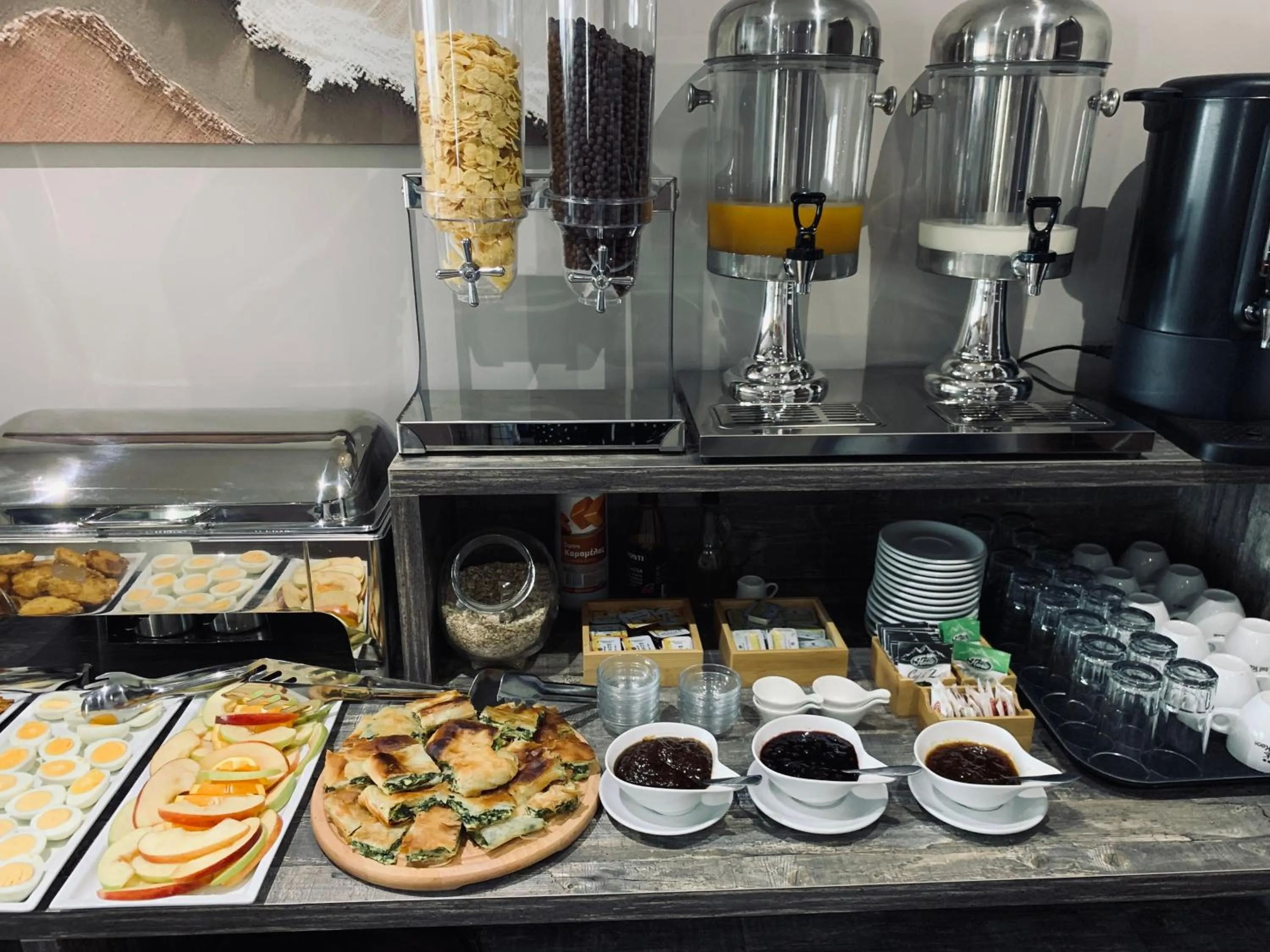 Coffee/tea facilities in Keos Hotel