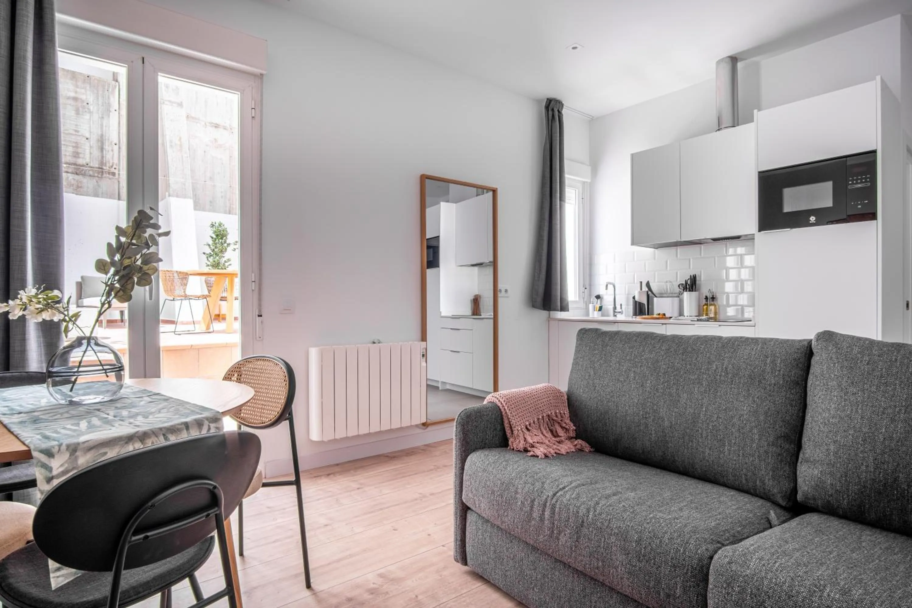 Living room in Limehome Madrid Calle Ave María - estancia temporal