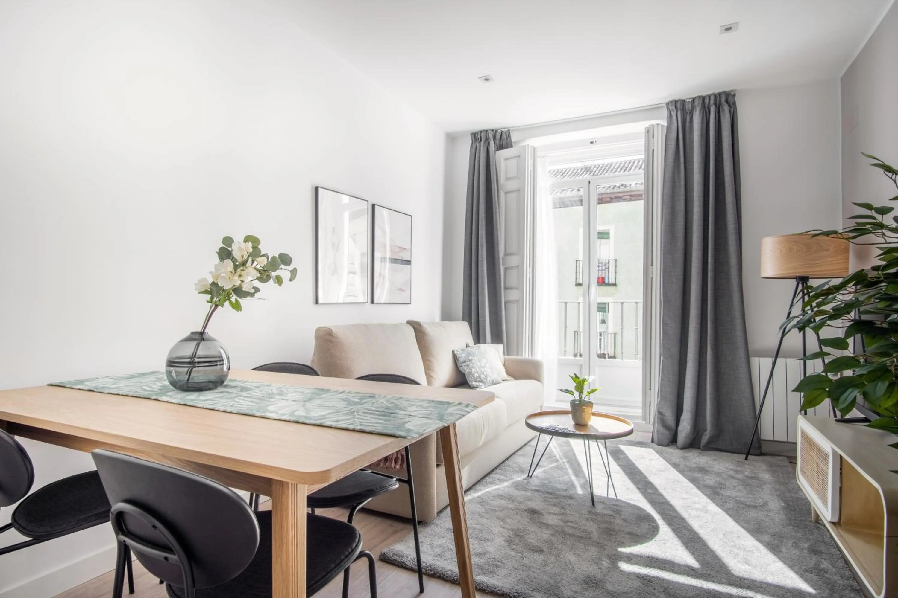 Living room in Limehome Madrid Calle Ave María - estancia temporal