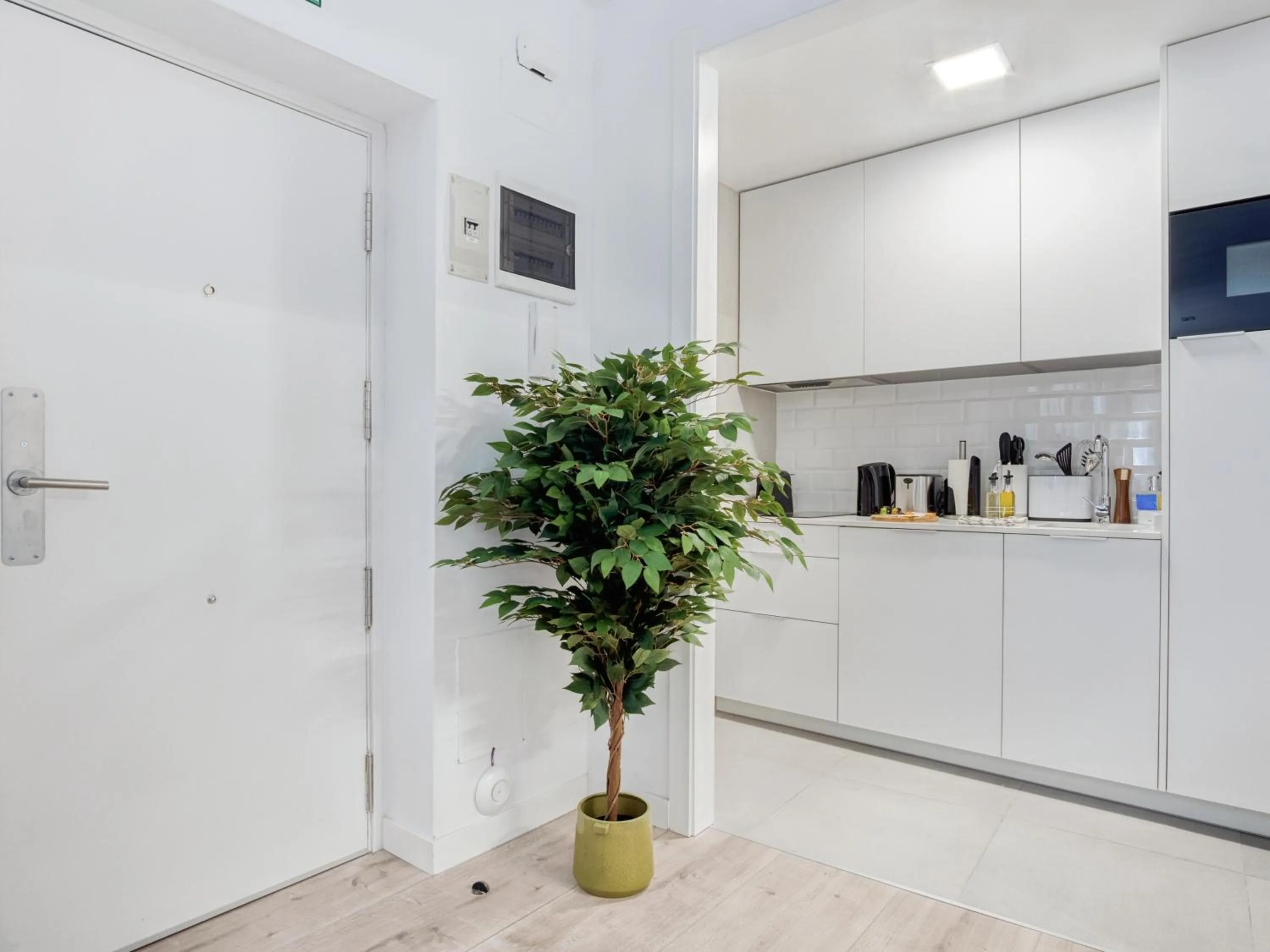 Kitchen or kitchenette in Limehome Madrid Calle Ave María - estancia temporal