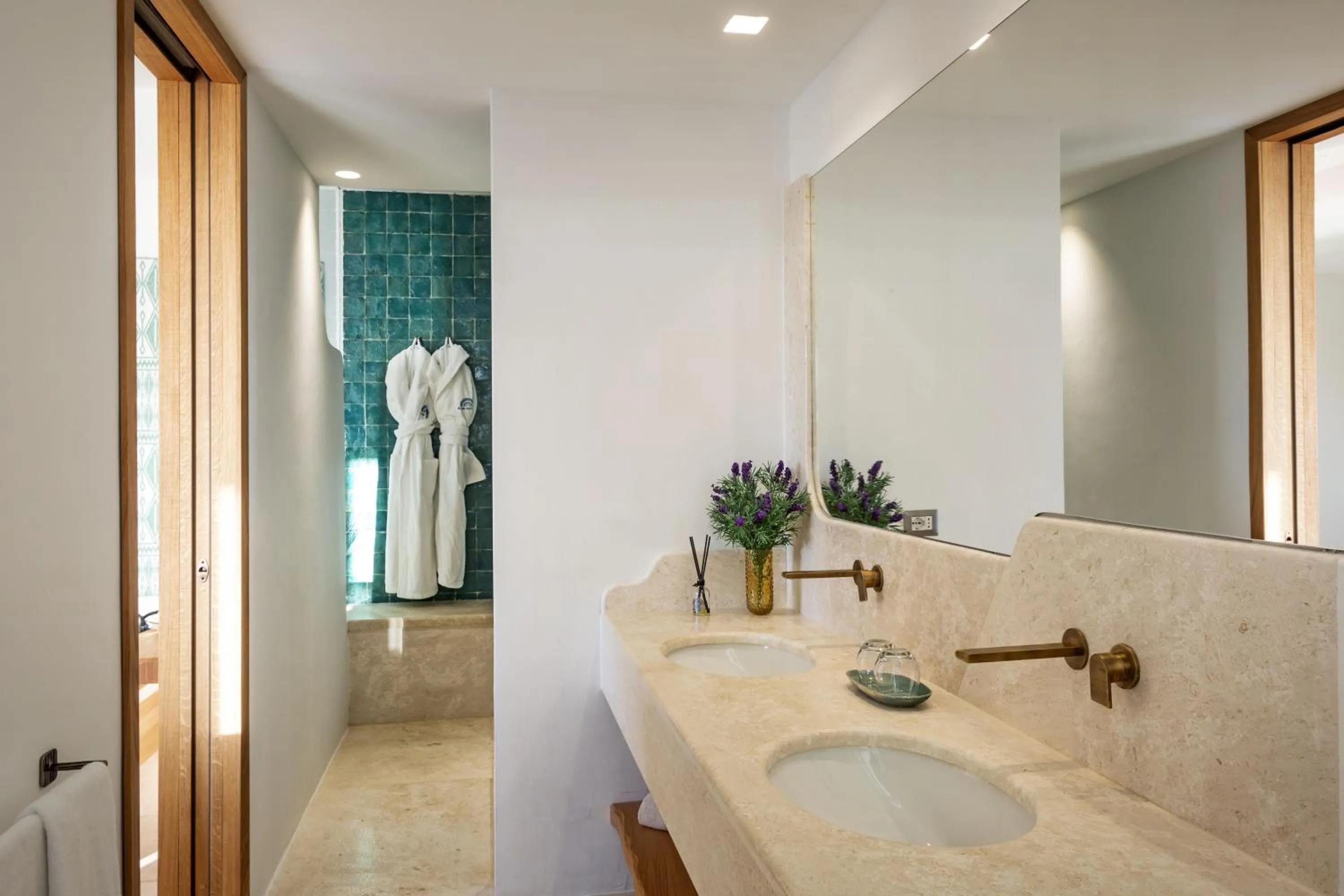 Shower in Hotel Grand Relais Dei Nuraghi