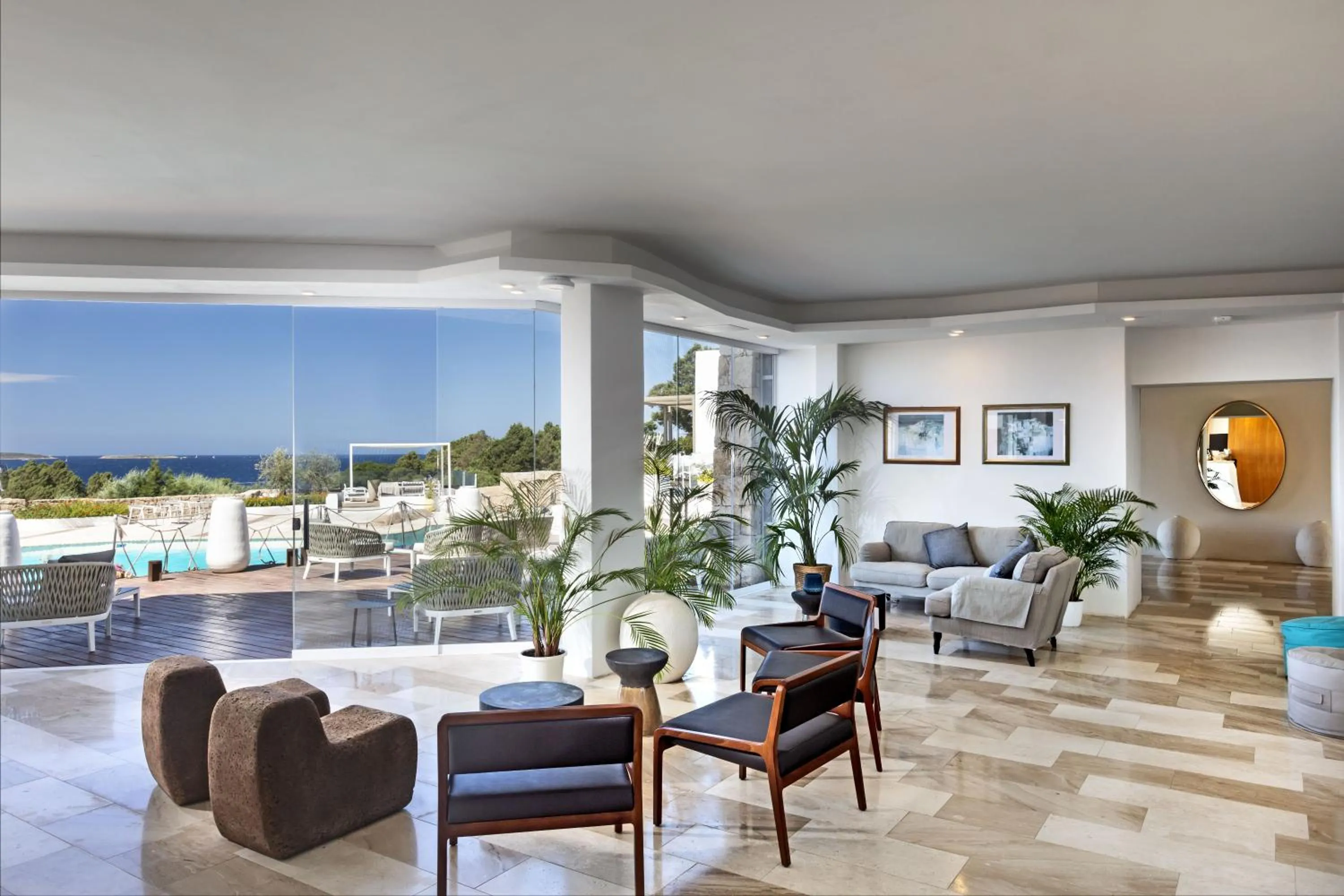 Patio in Hotel Grand Relais Dei Nuraghi