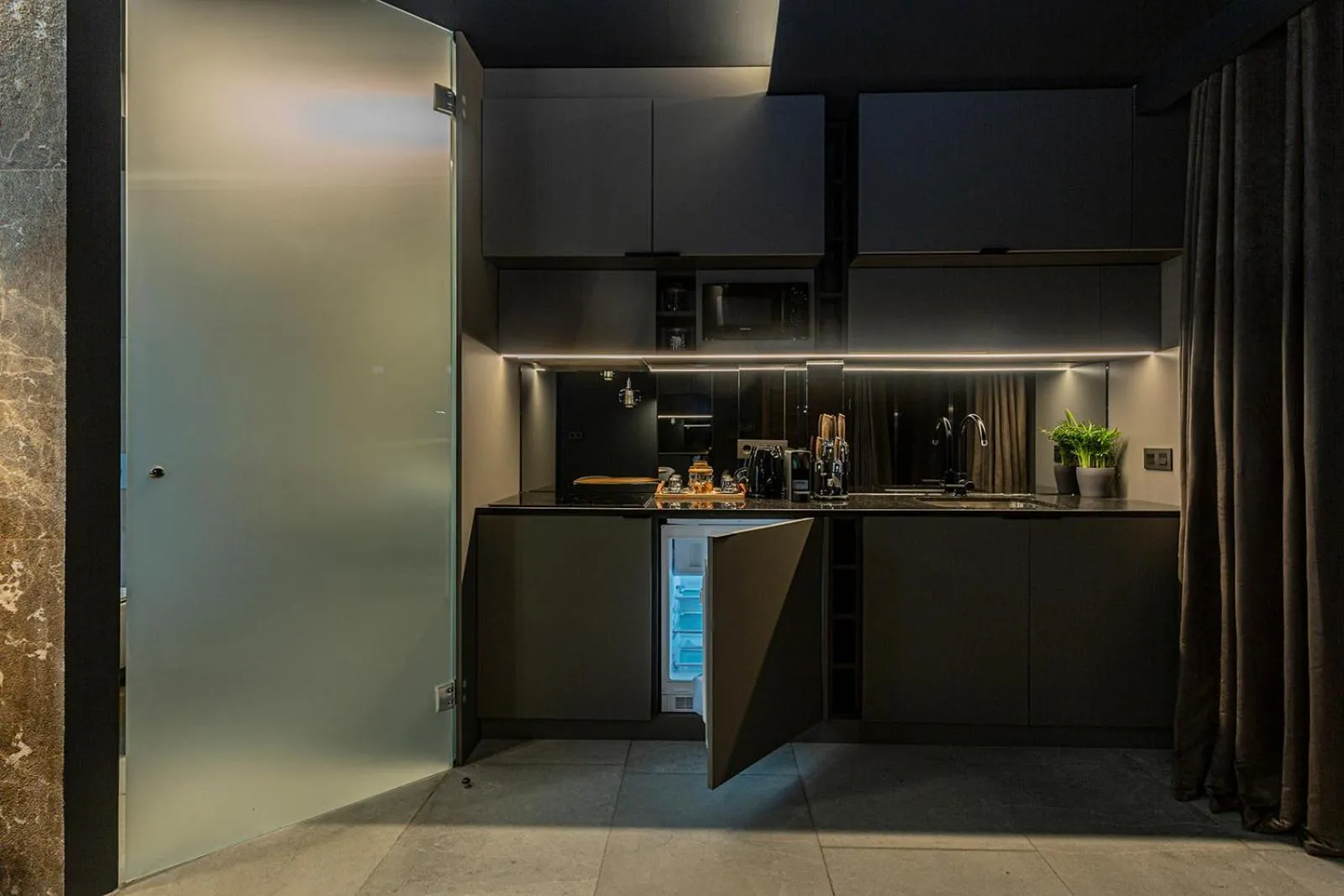 Kitchen or kitchenette in Apartaestudios Evolution Luxury