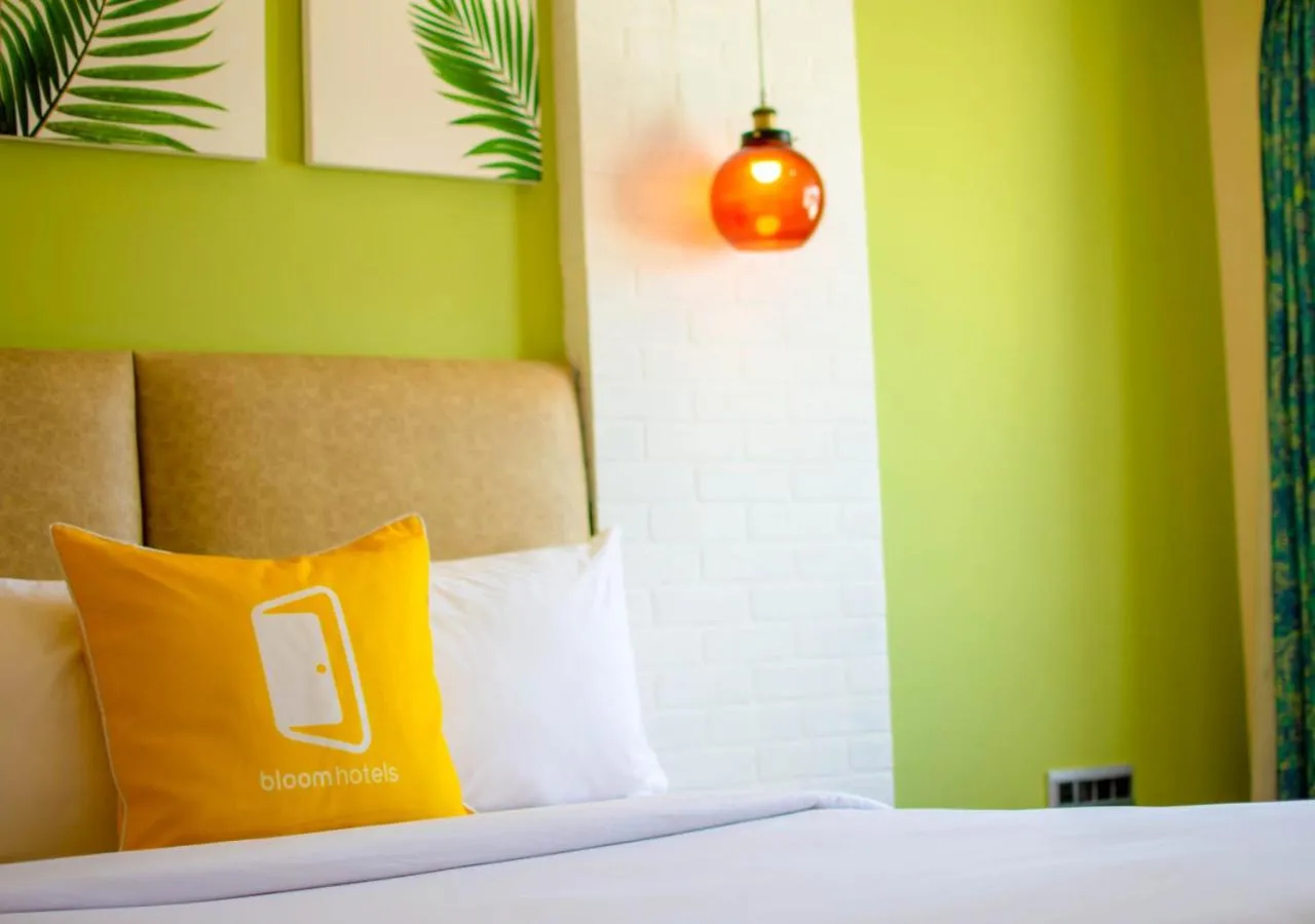 Bed in Bloom Hotel - Gachibowli