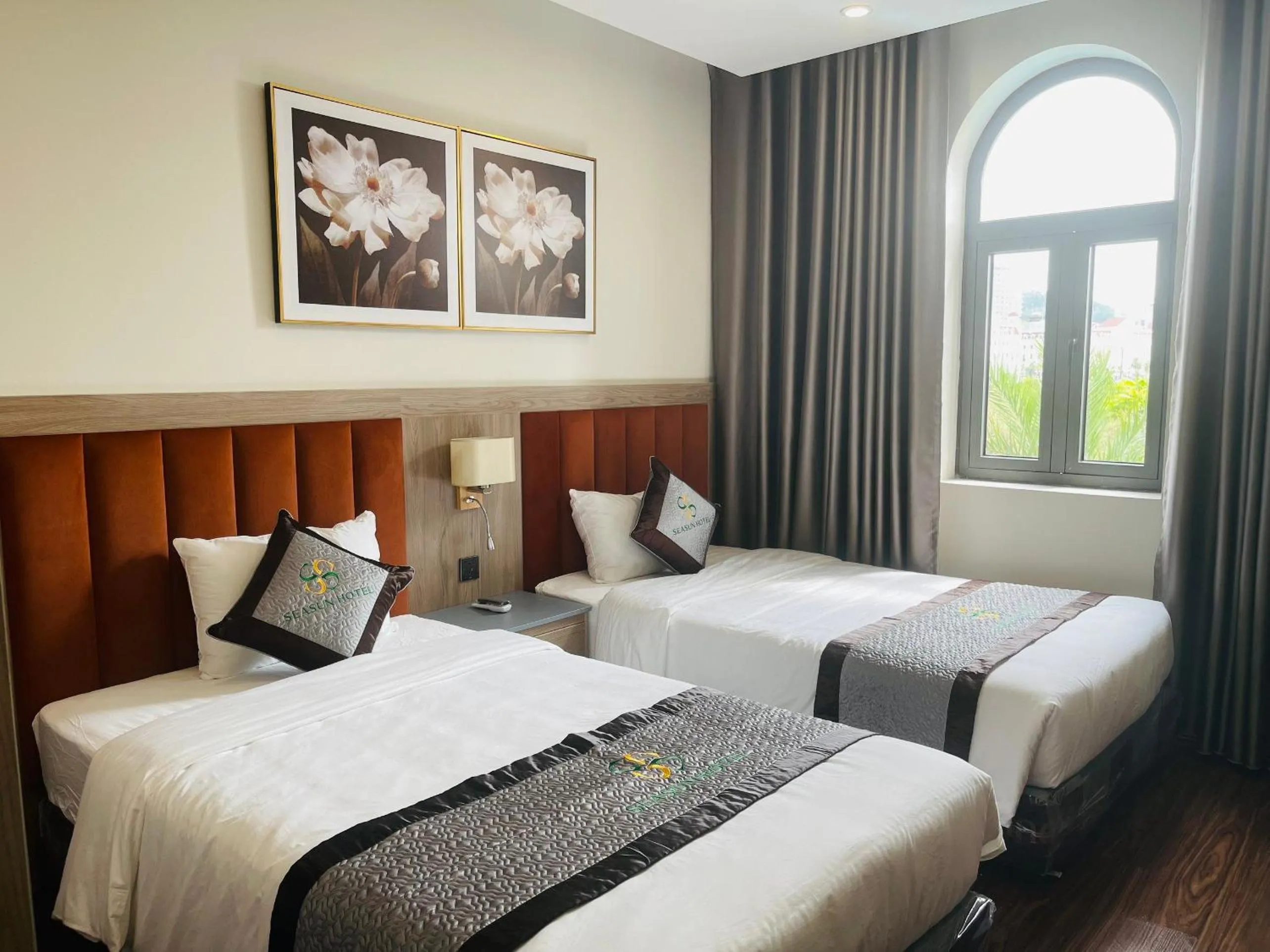 Bedroom, Bed in Ha Long Seasun Hotel