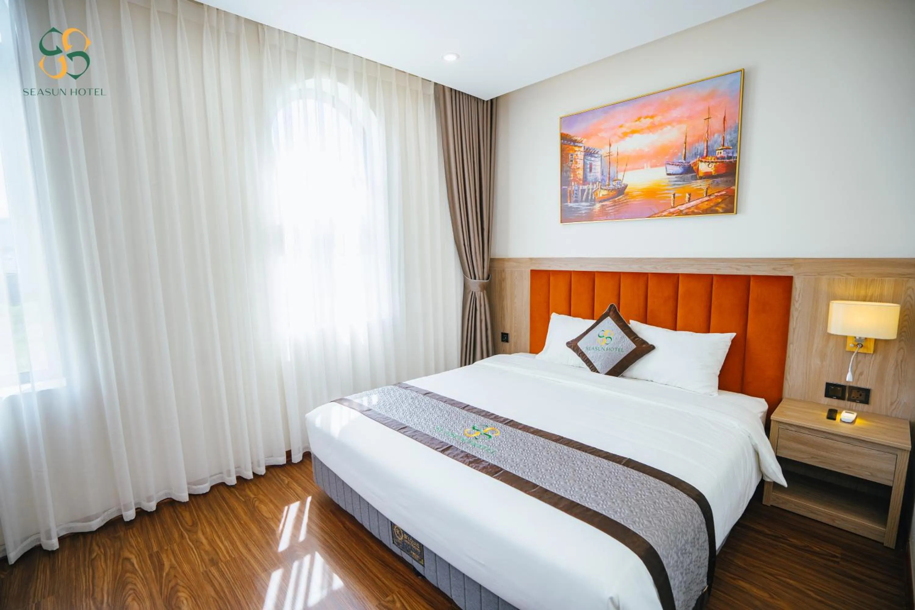 Bedroom, Bed in Ha Long Seasun Hotel