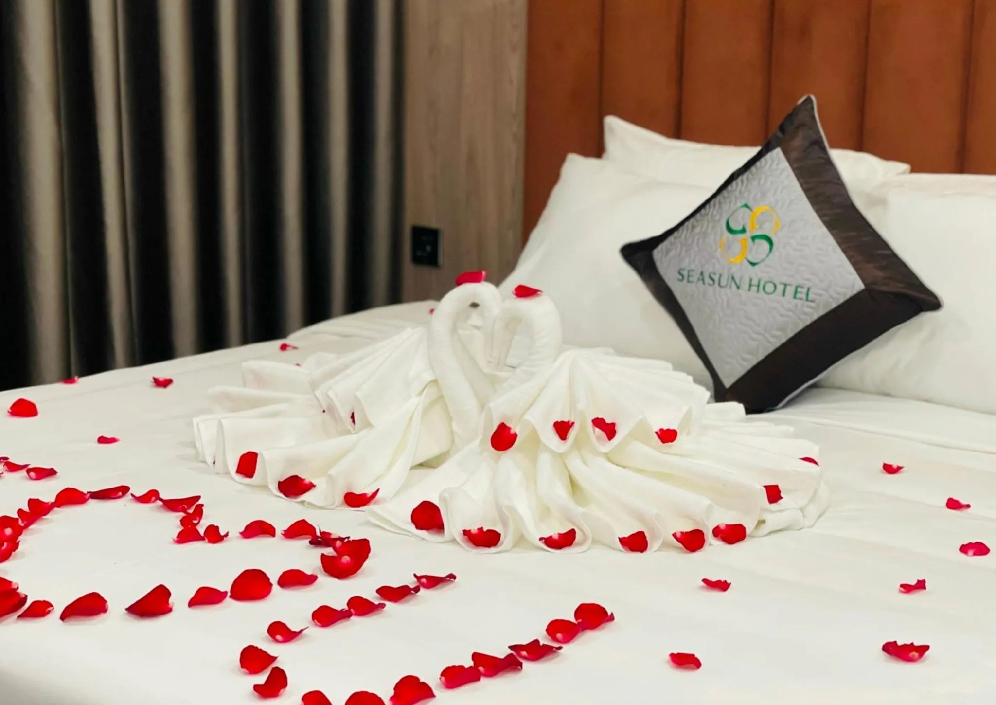 Bedroom, Bed in Ha Long Seasun Hotel