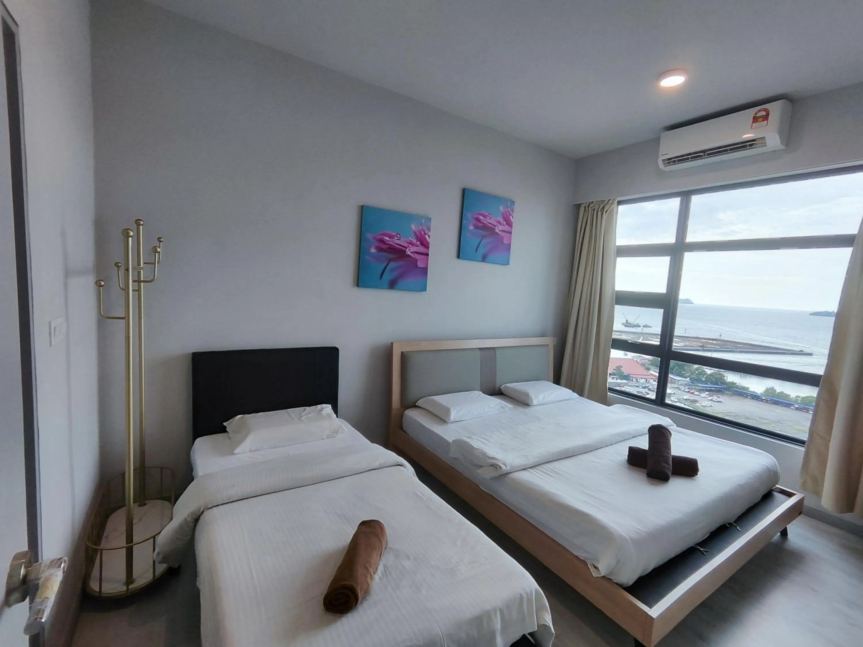 Bed in Jesselton Quay Citypads
