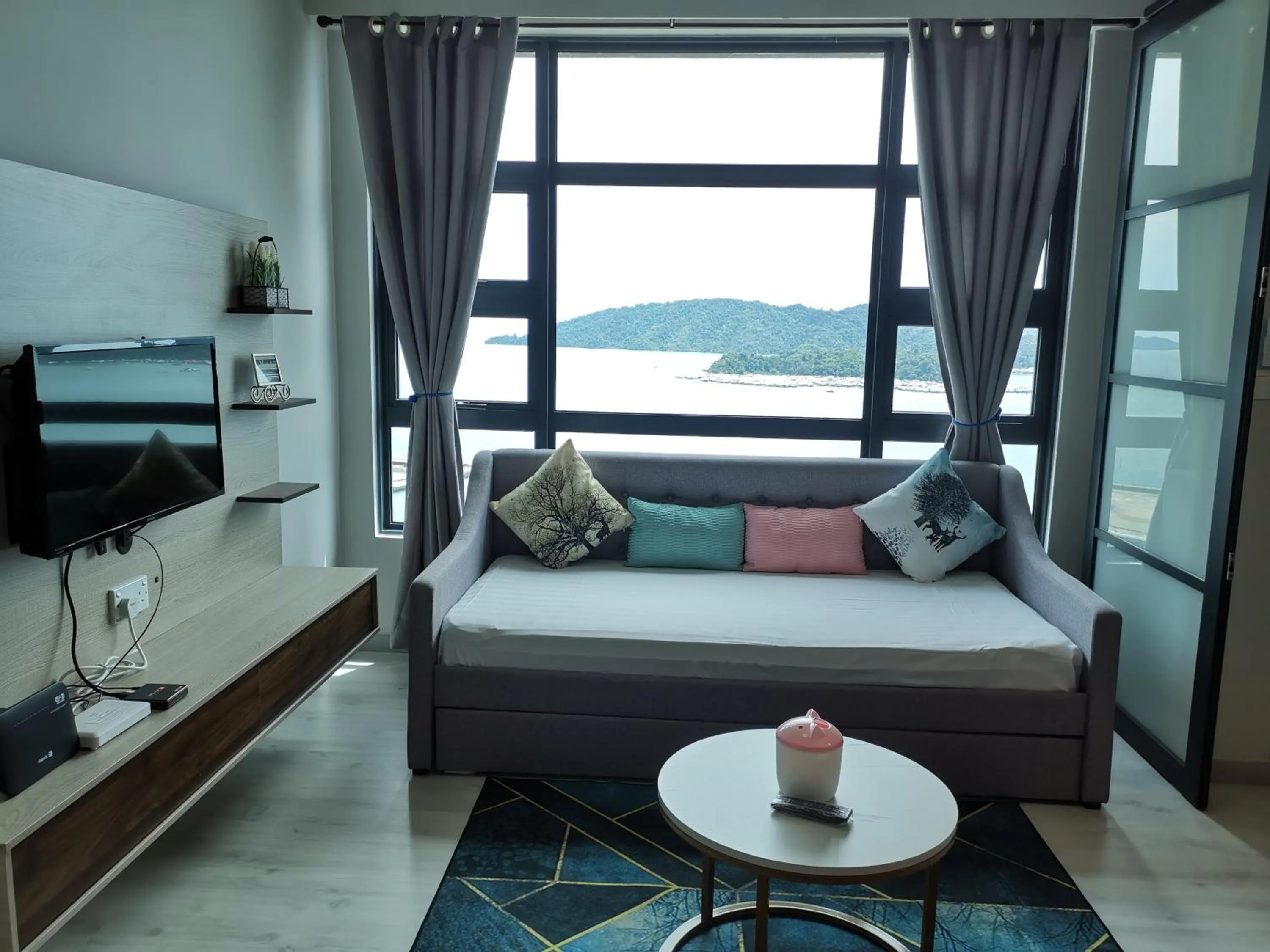 Bed in Jesselton Quay Citypads