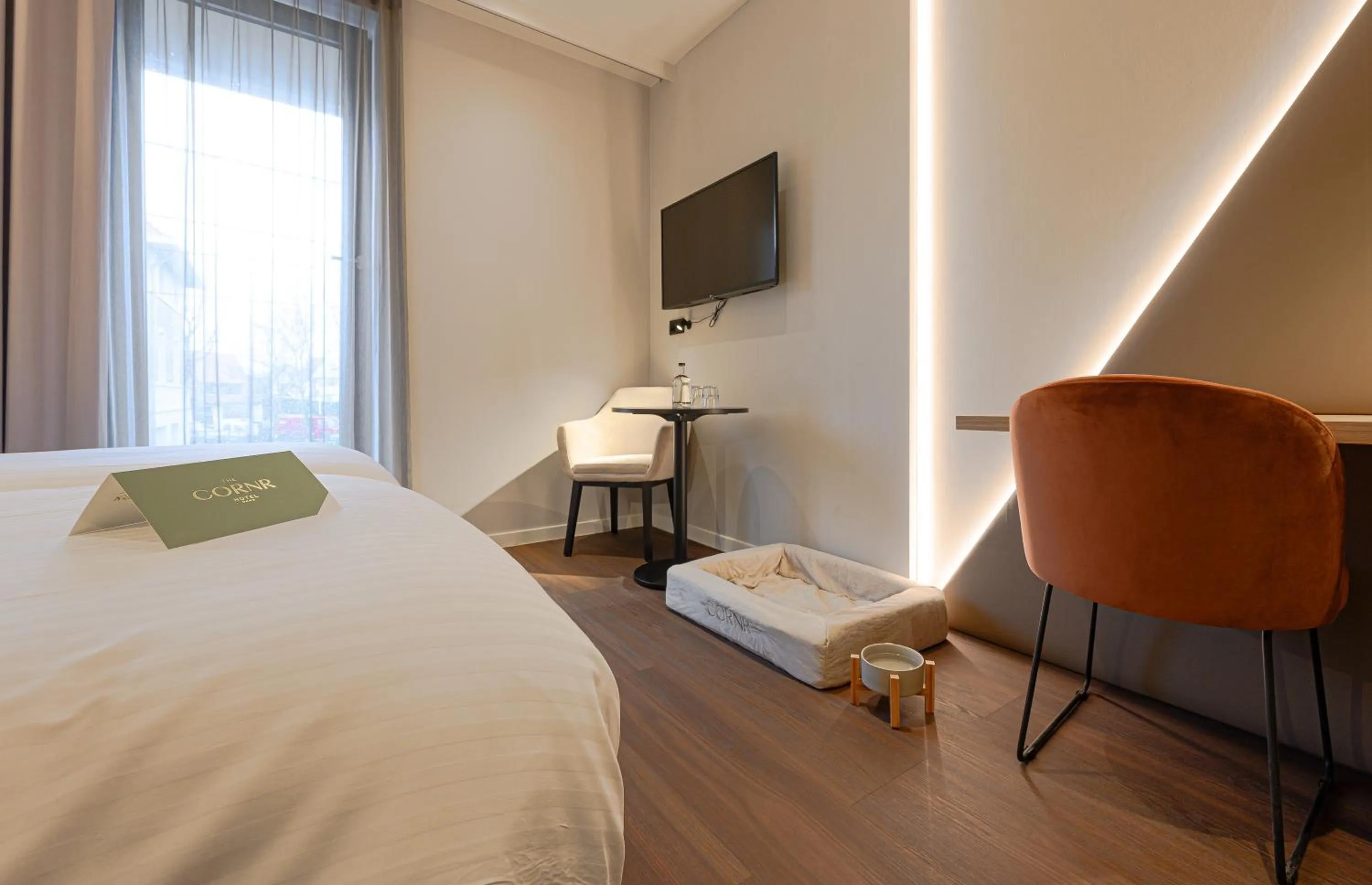 TV and multimedia, Bed in The CORNR Hotel