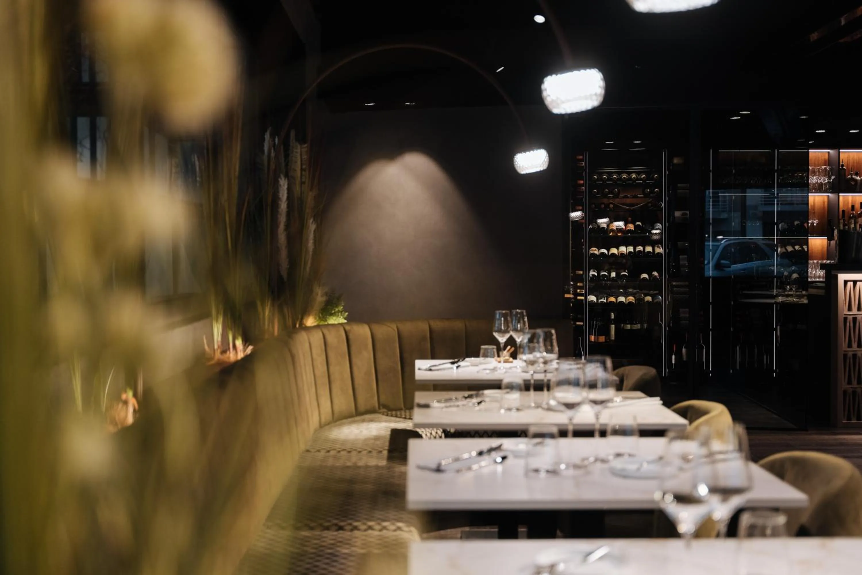 Restaurant/places to eat in The CORNR Hotel