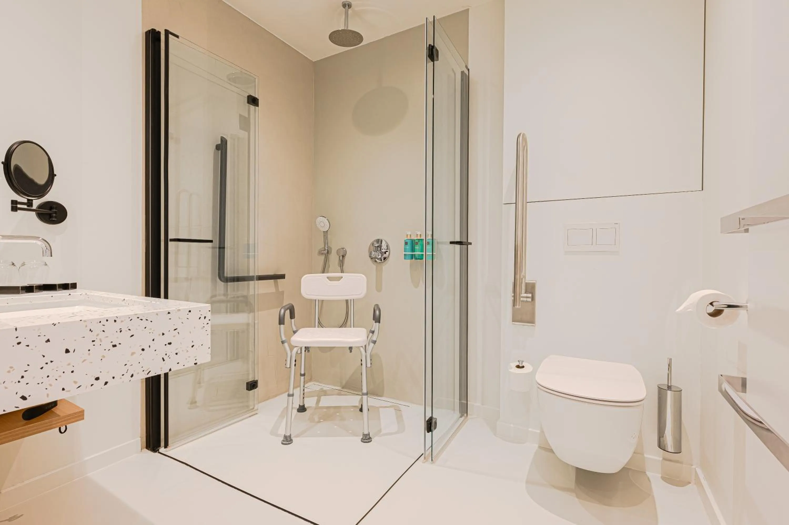 Shower in The CORNR Hotel