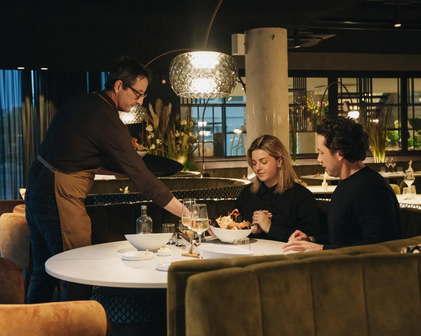 Restaurant/places to eat in The CORNR Hotel