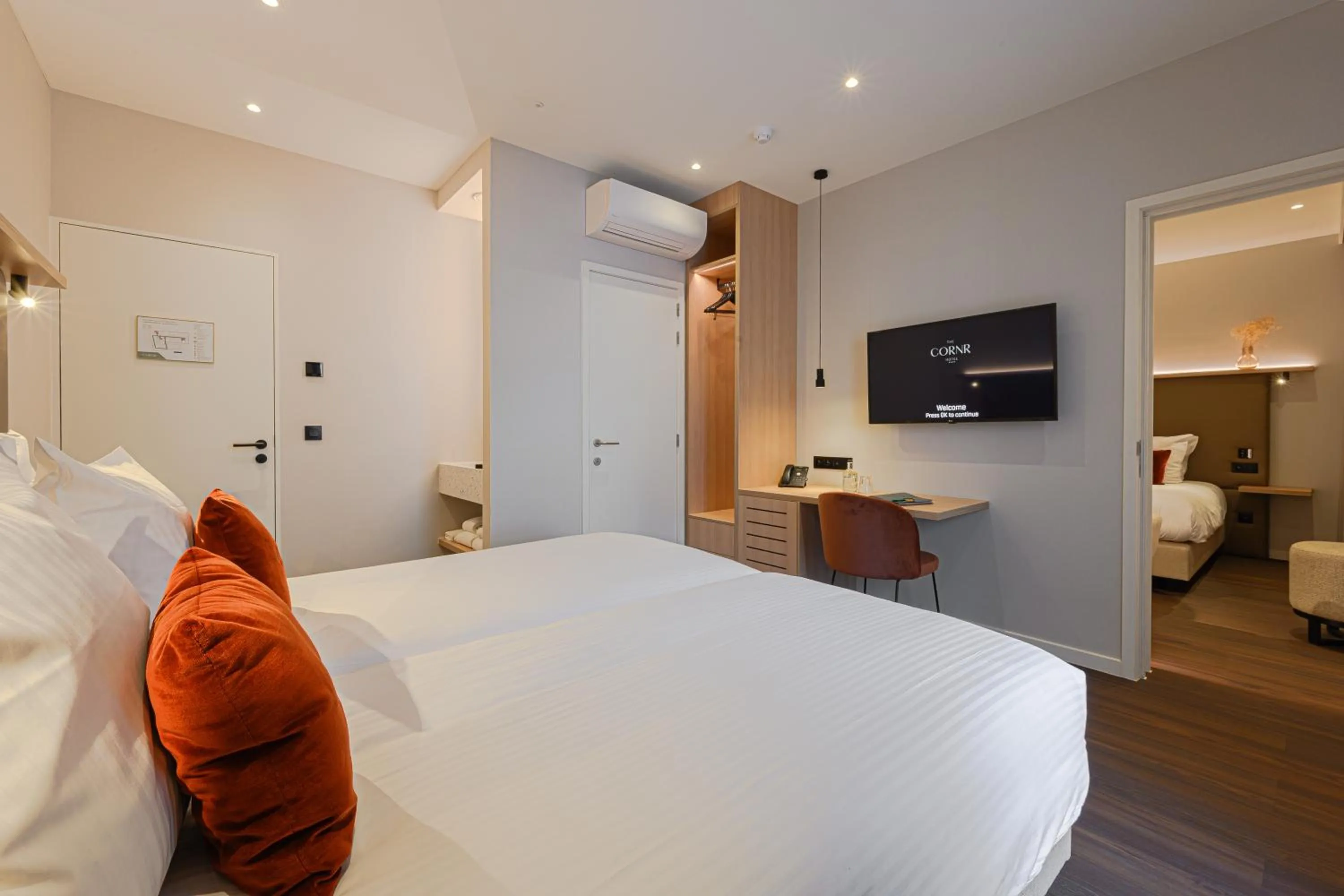 TV and multimedia, Bed in The CORNR Hotel