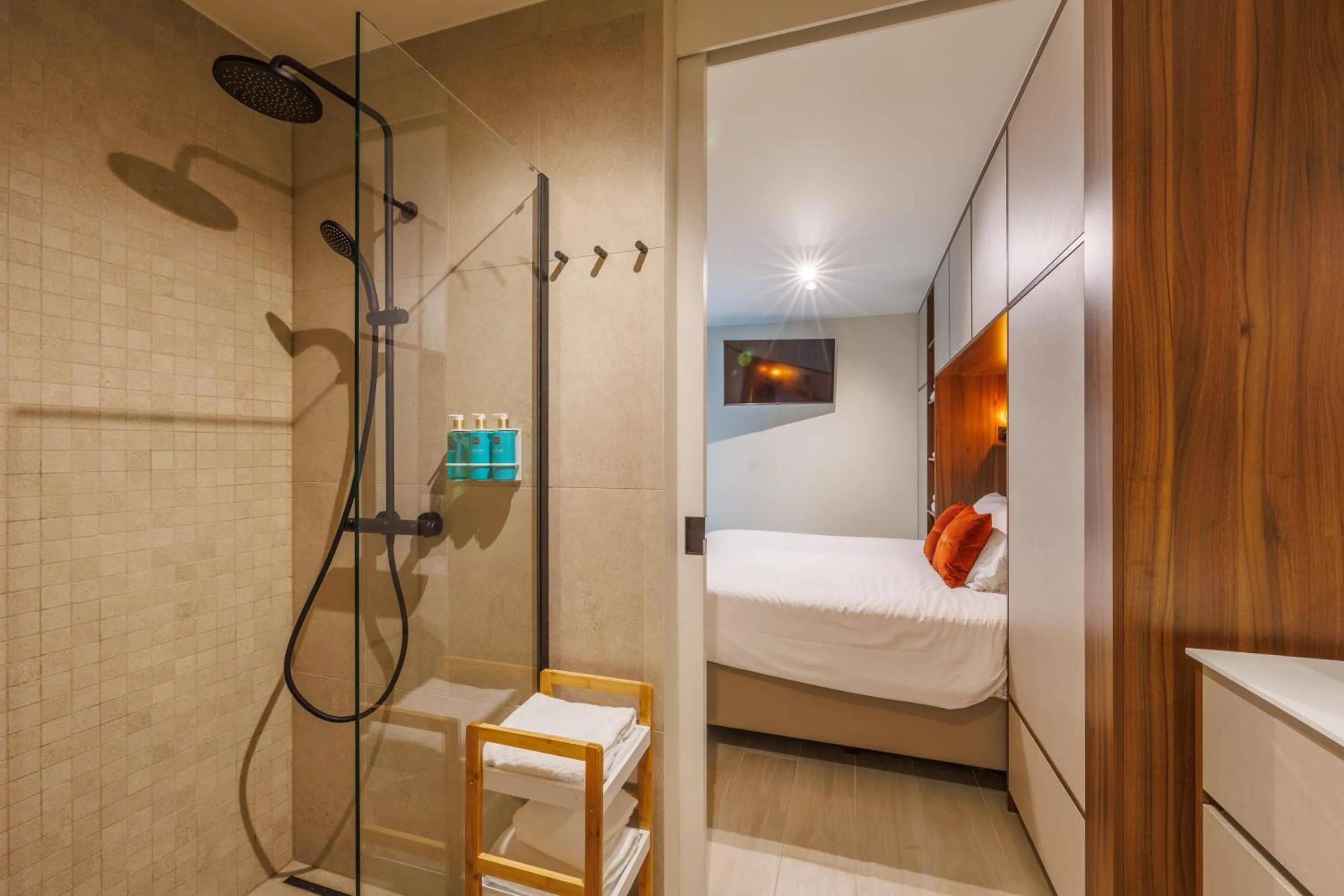 Shower, Bed in The CORNR Hotel