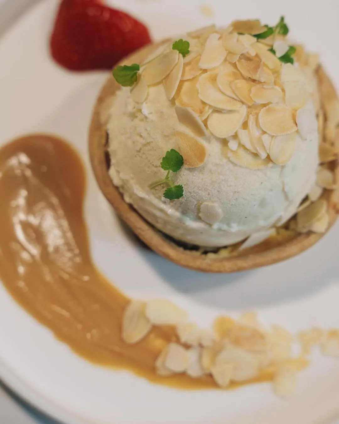 Restaurant/places to eat in The CORNR Hotel