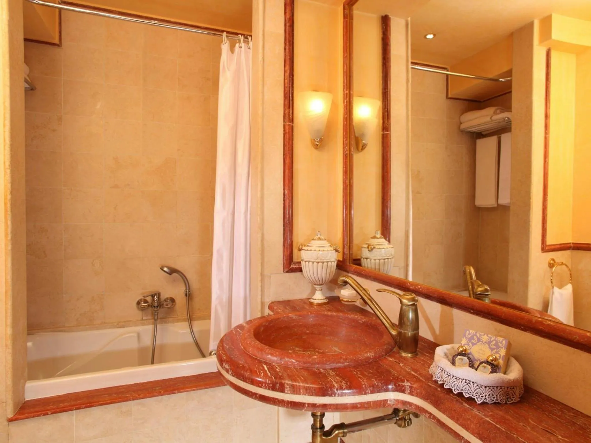 Bathroom in Albergo Ottocento