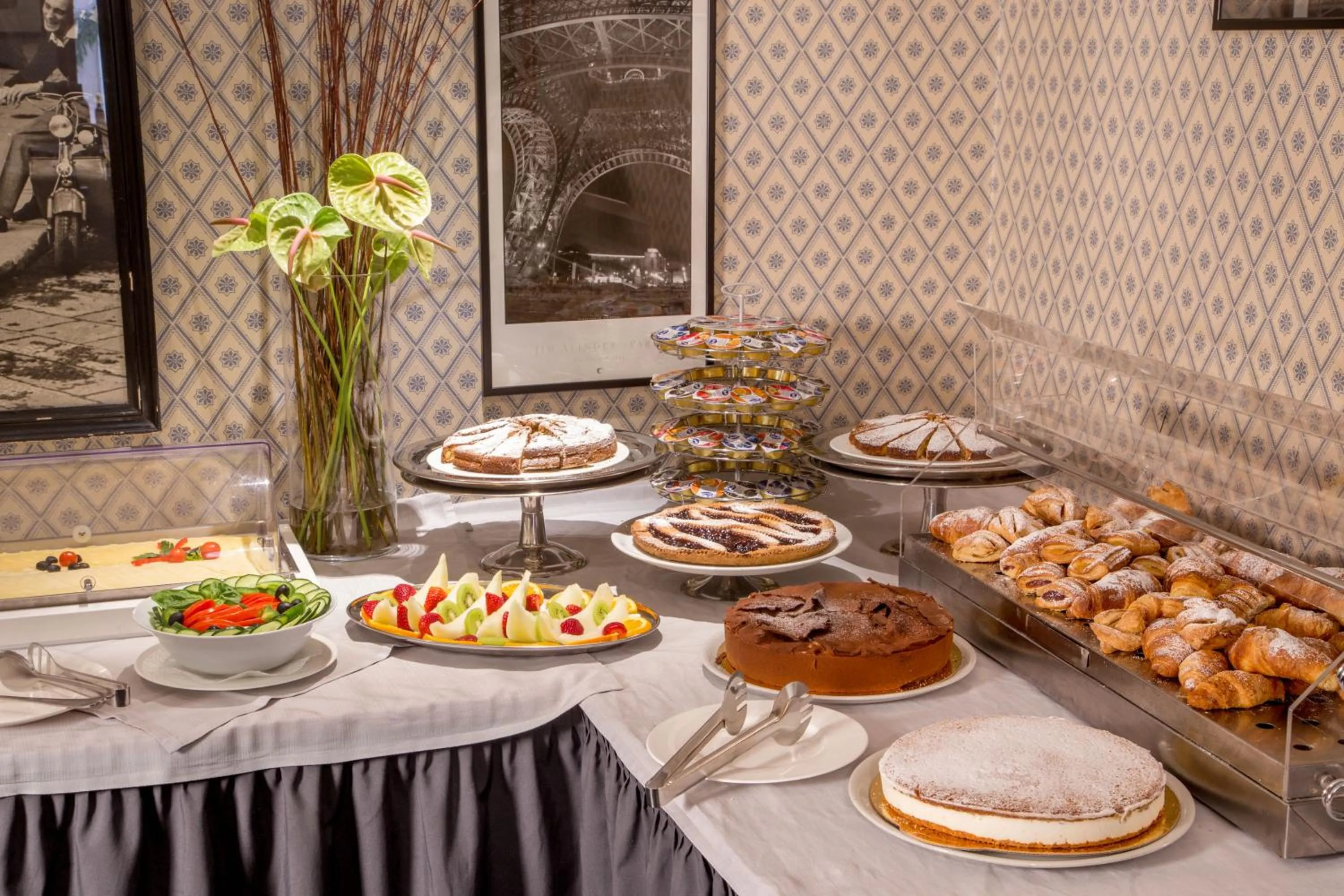 Restaurant/places to eat in Albergo Ottocento