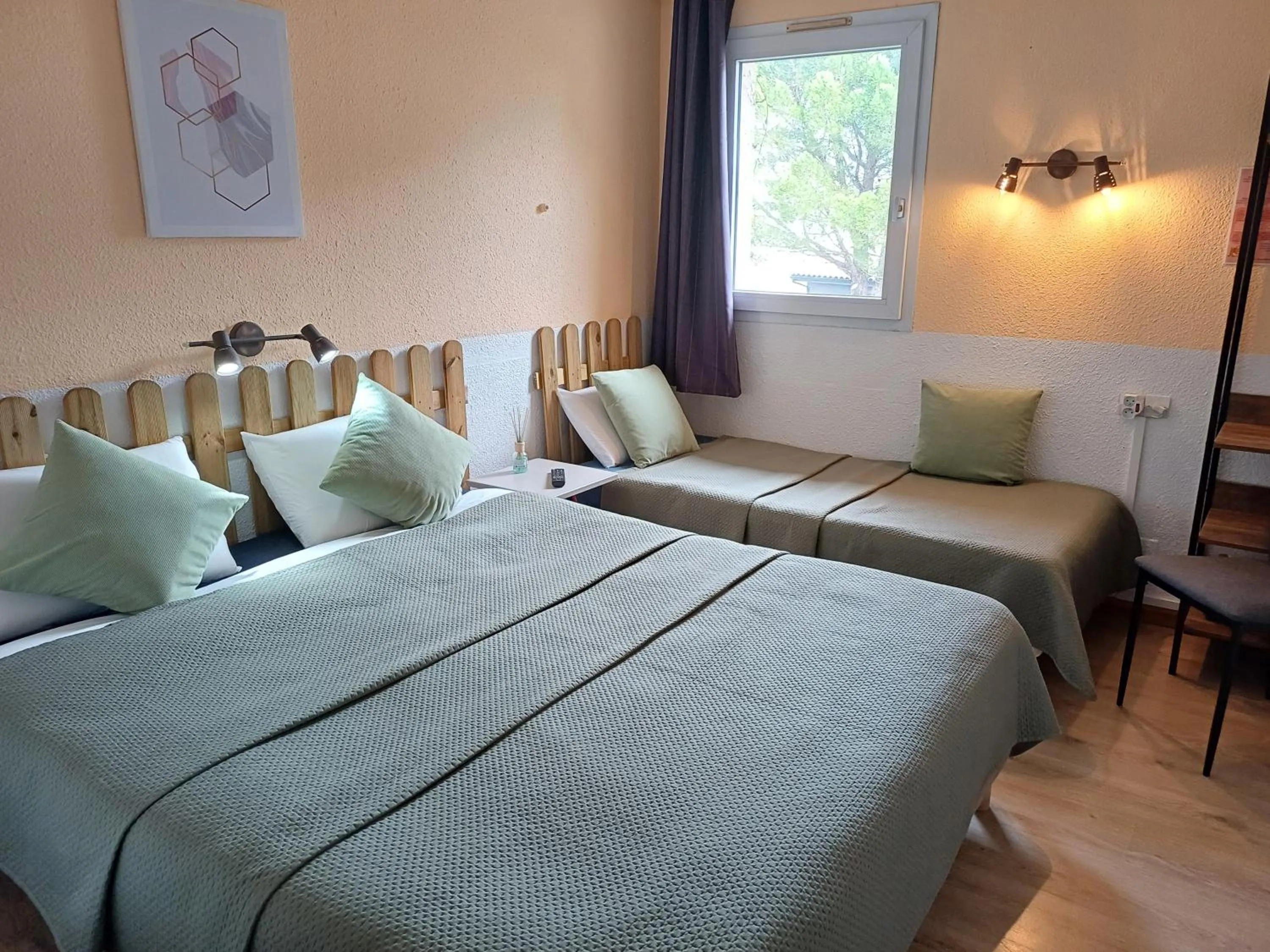 Bed in Bel Hotel Restaurant la Gentilhommière