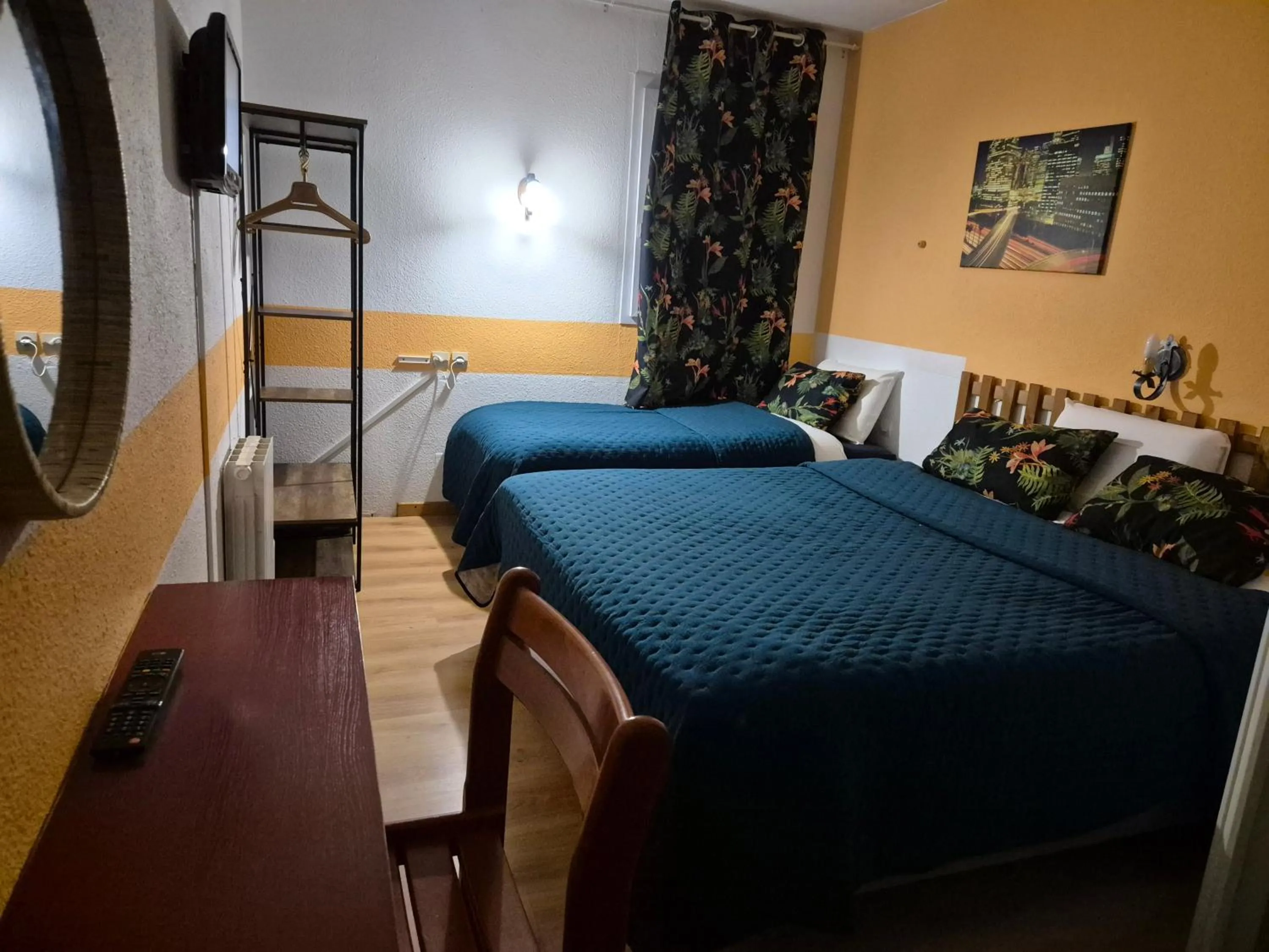 Bed in Bel Hotel Restaurant la Gentilhommière