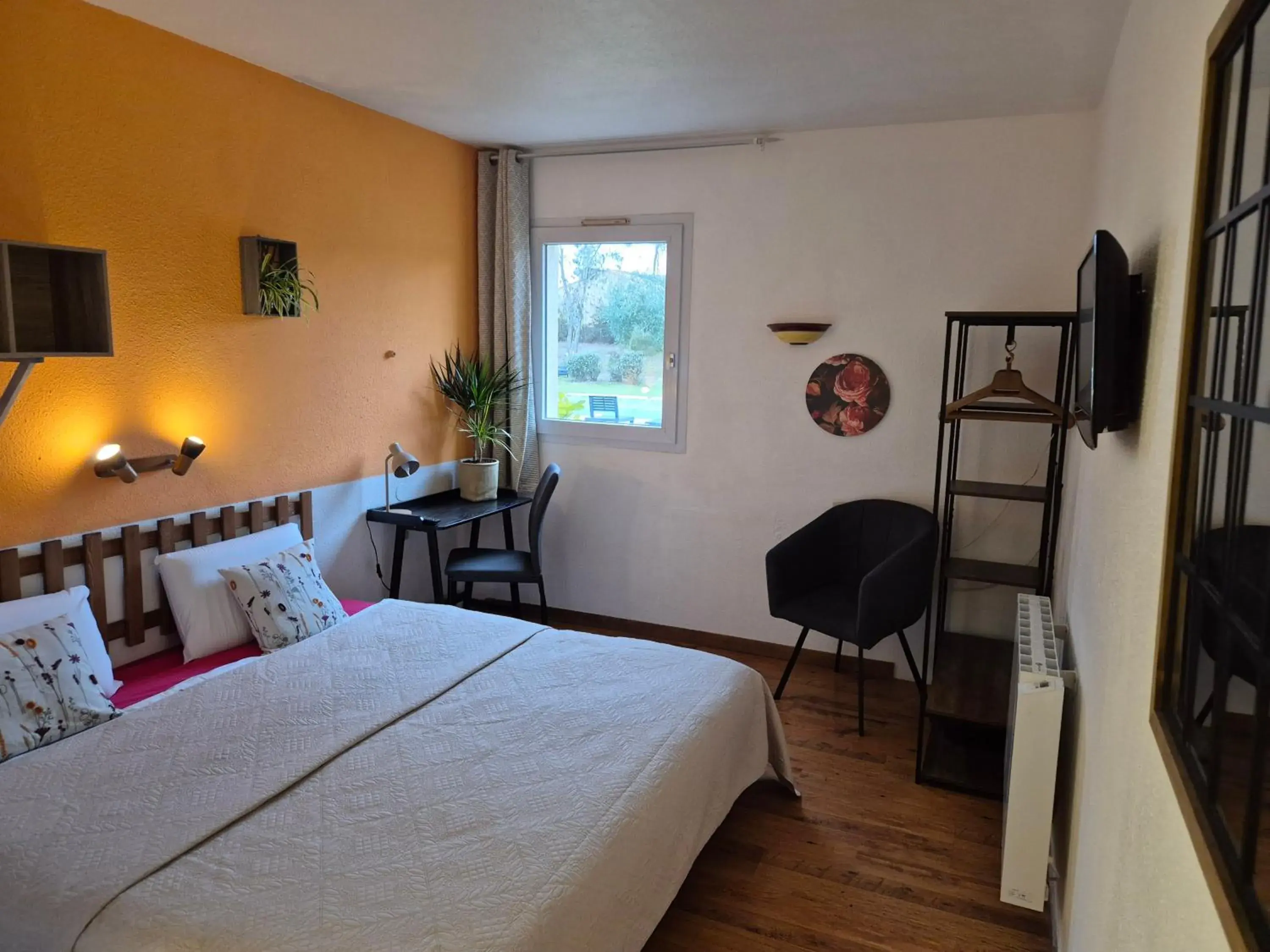 Double Room in Bel Hotel Restaurant la Gentilhommière Double Room in Bel Hotel Restaurant la Gentilhommière