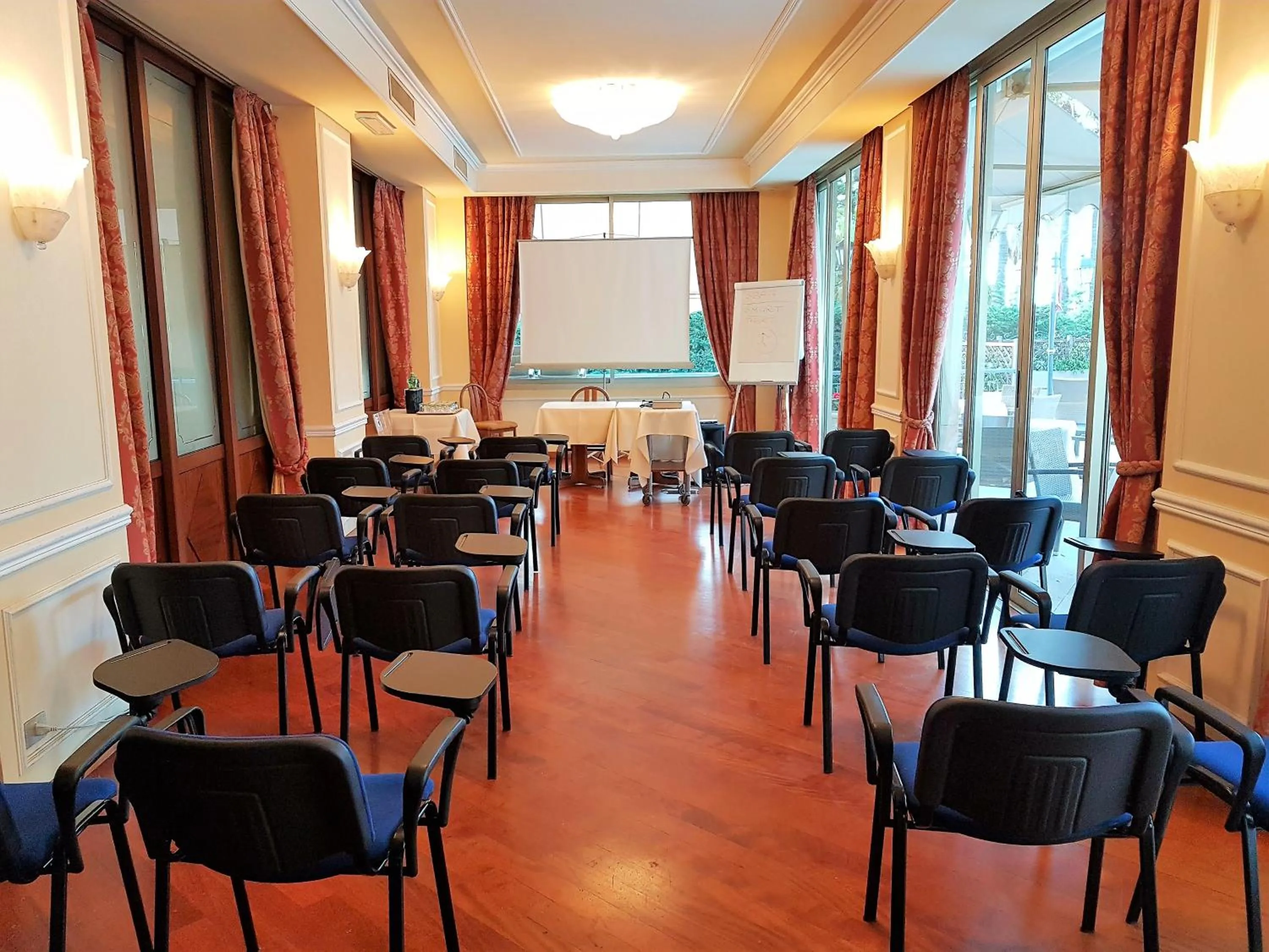 Business facilities in Hotel Paradiso