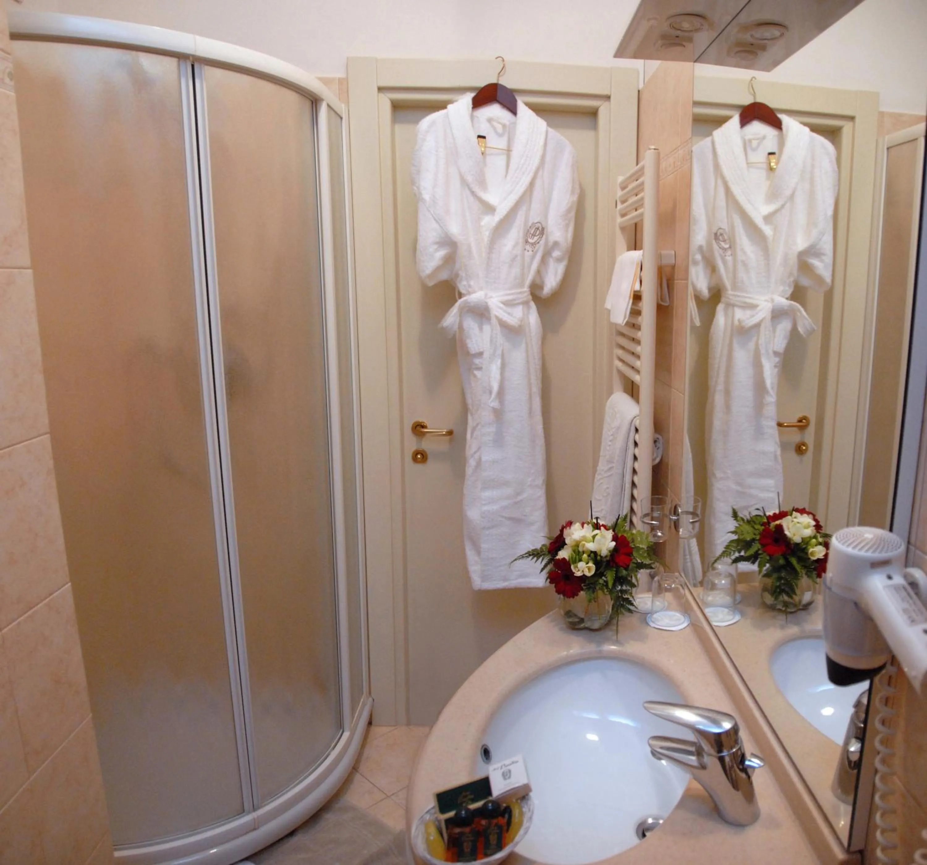 Bathroom in Hotel Paradiso