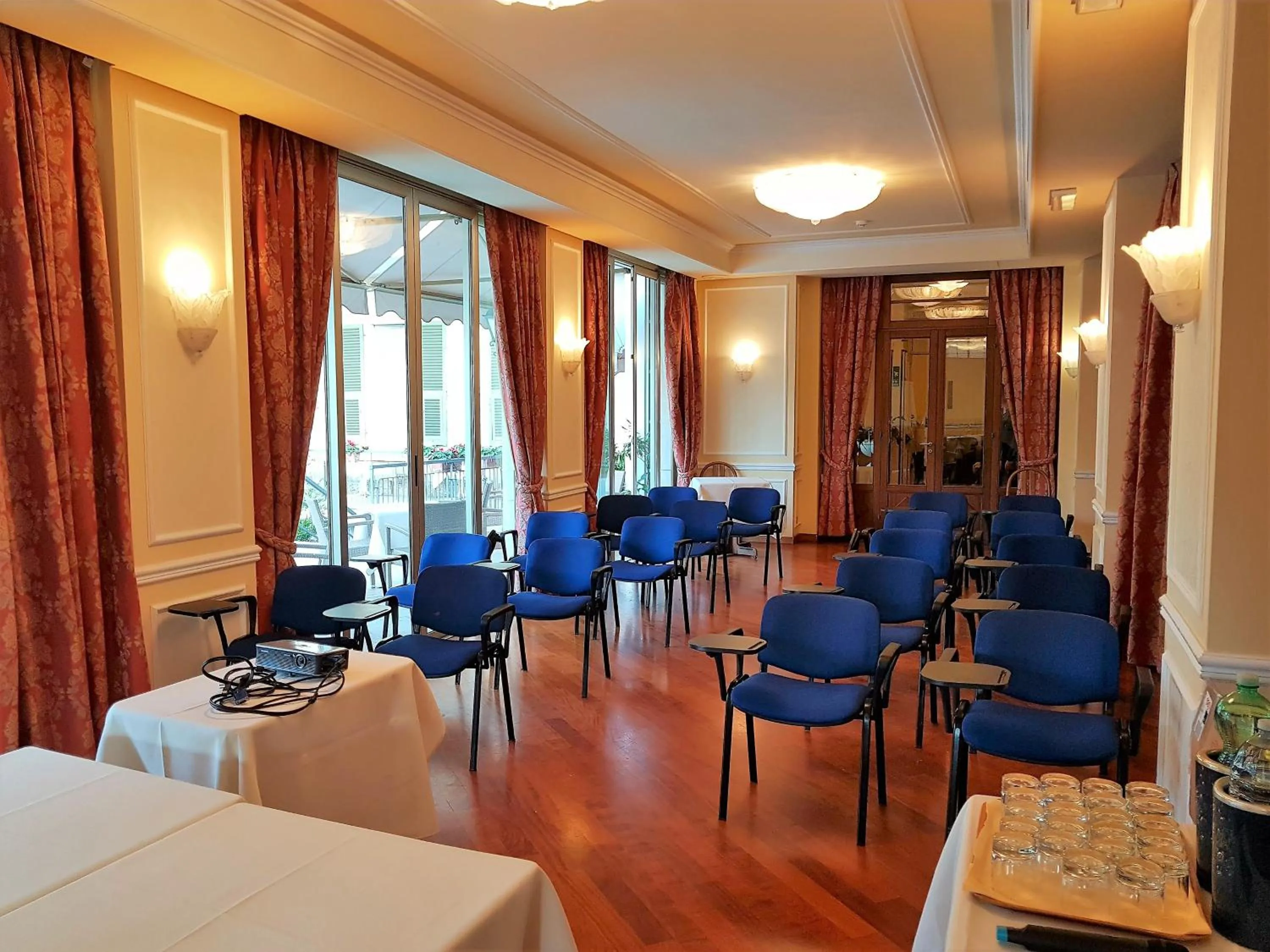 Business facilities in Hotel Paradiso